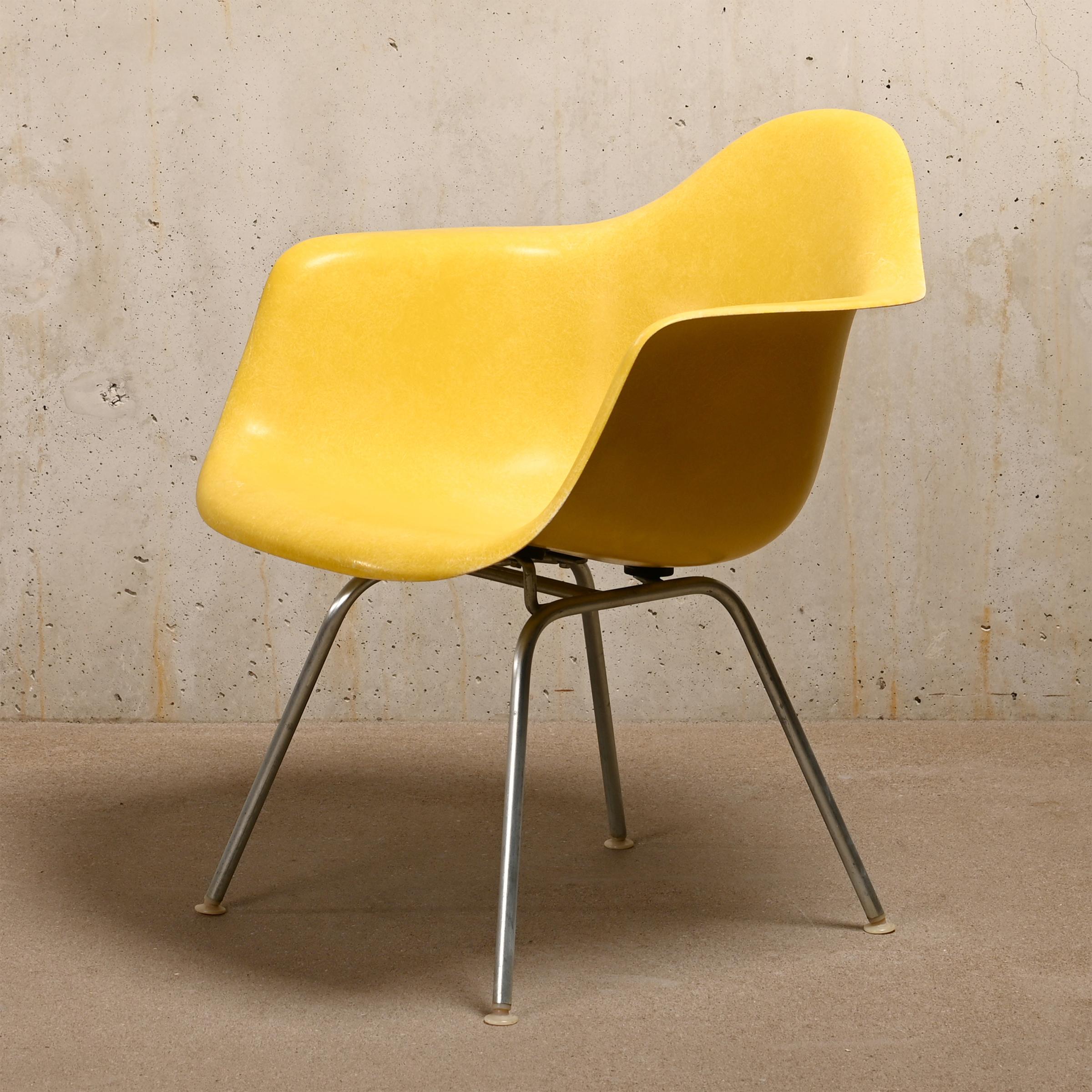 Mid-20th Century Charles & Ray Eames Max Armchair in Canary Yellow Fiberglass for Herman Miller