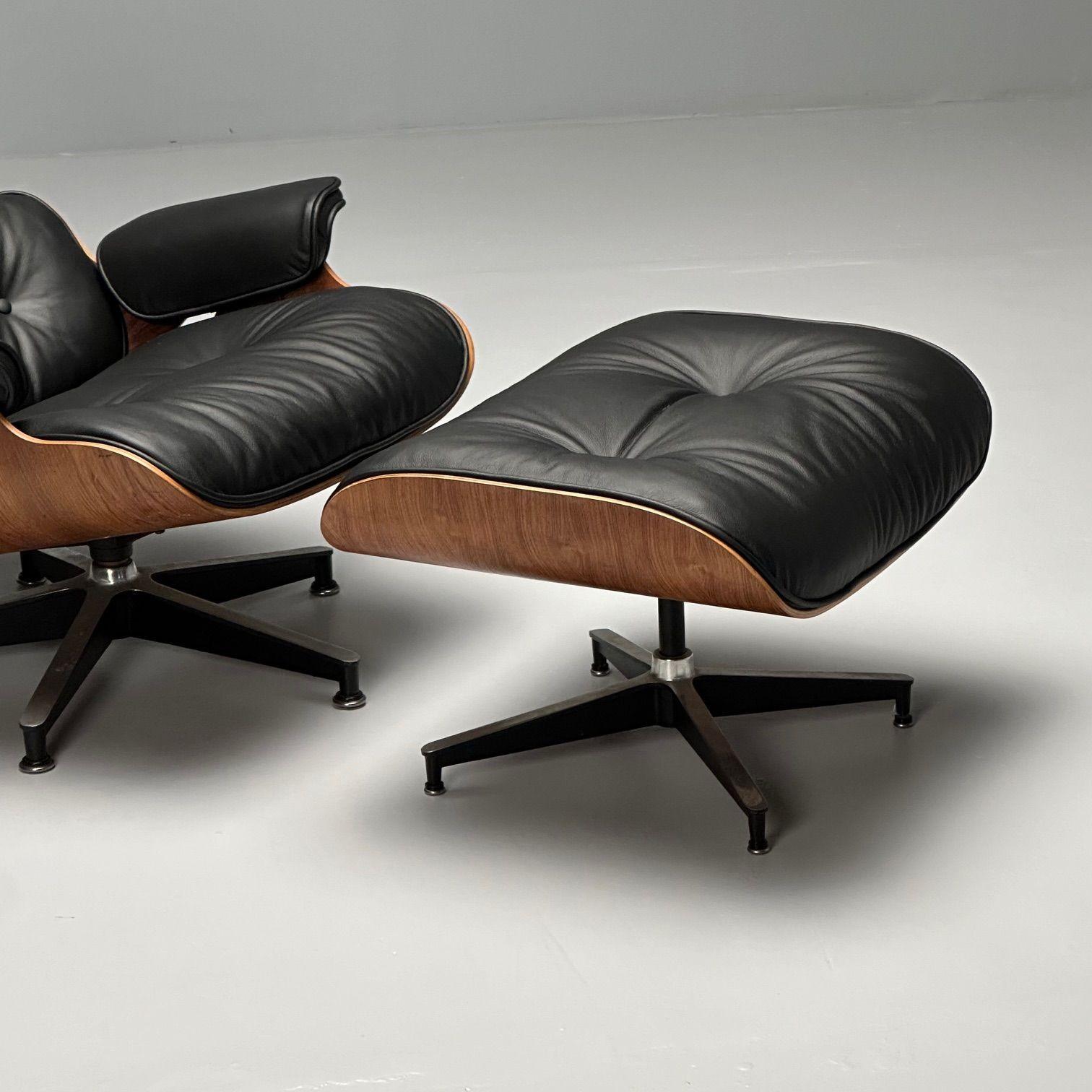 Charles & Ray Eames, Mid-Century Modern, Eames Lounge Chair, Black Leather, Wood In Good Condition For Sale In Manhasset, NY