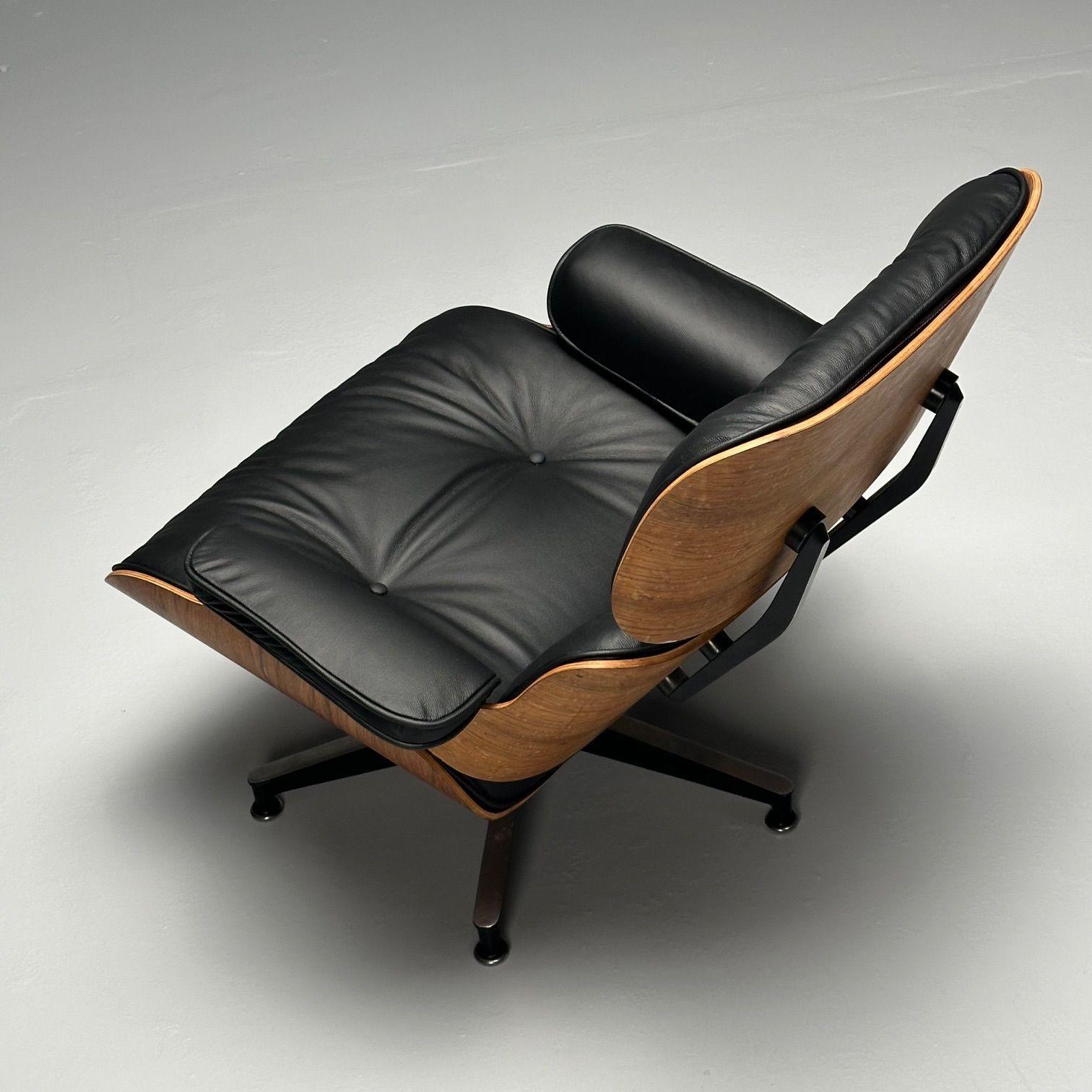 Charles & Ray Eames, Mid-Century Modern, Eames Lounge Chair, Black Leather, Wood For Sale 3