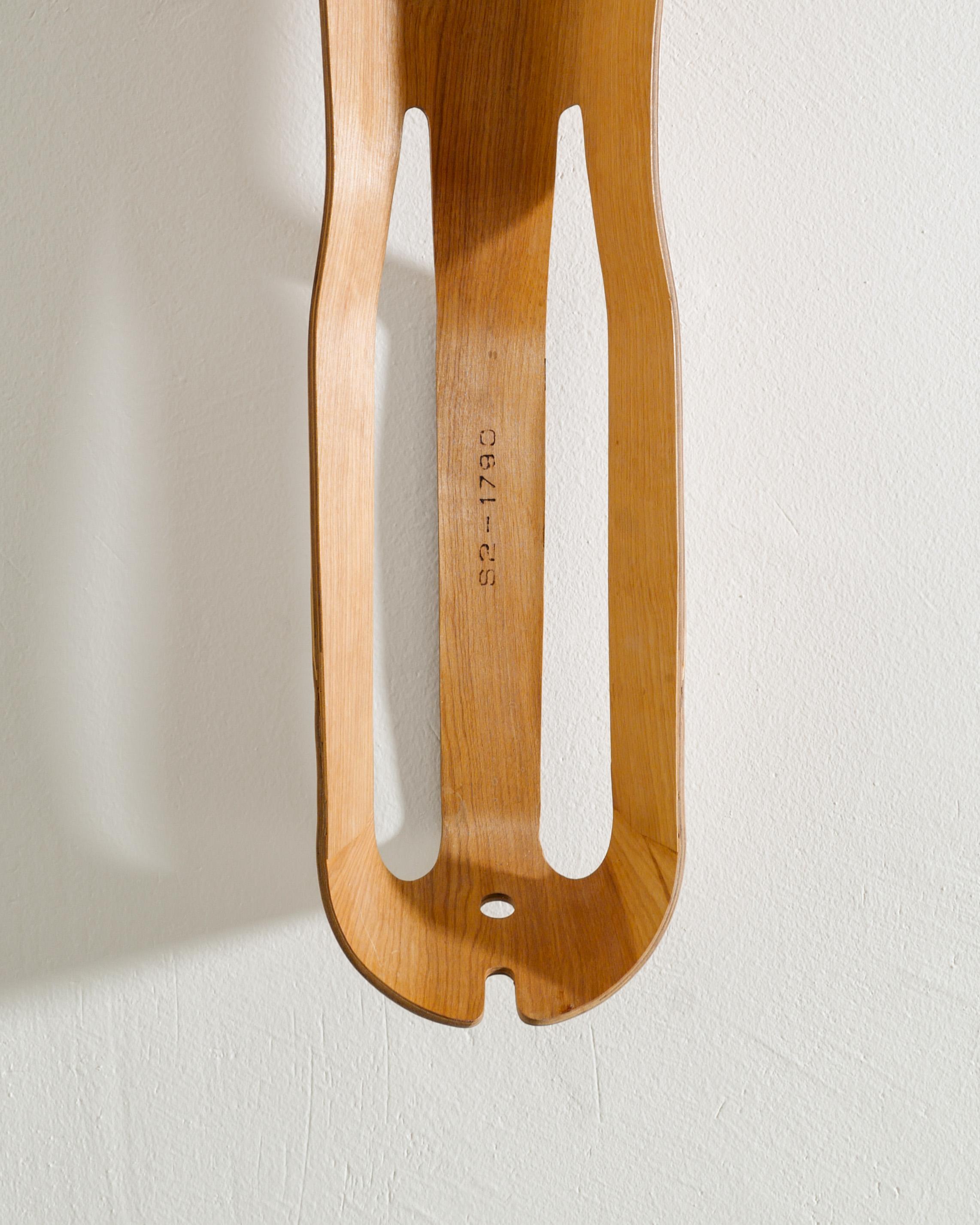 Mid-Century Modern Charles & Ray Eames Mid Century Wooden Plywood Leg Splint by Evans USA, 1940s