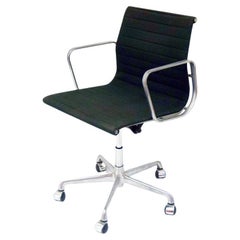 Charles & Ray Eames office chair mod. EA117 ICF production, 1970s