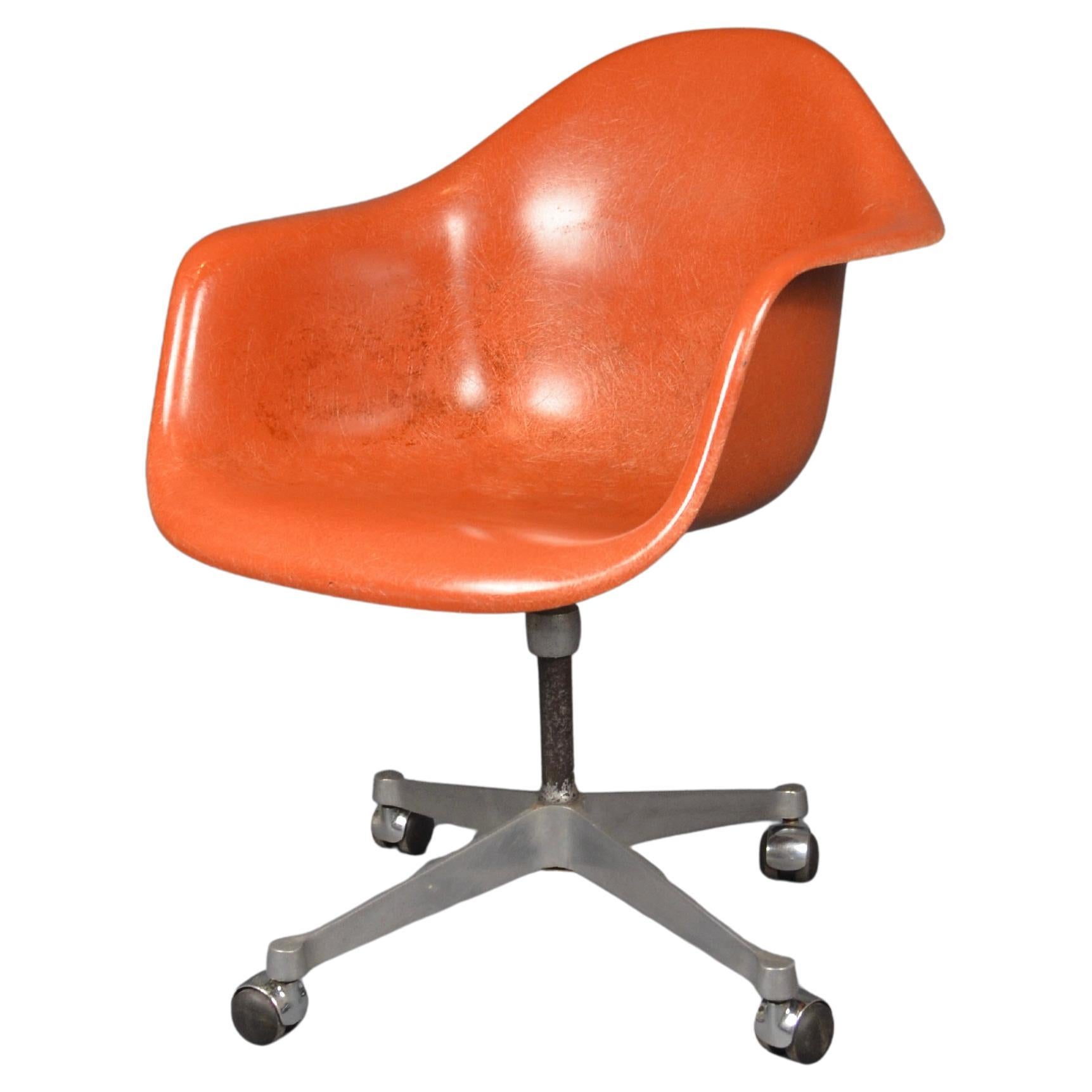 Charles & Ray Eames, Poltrona PAC, Mobilier International per Herman Miller, anni '60