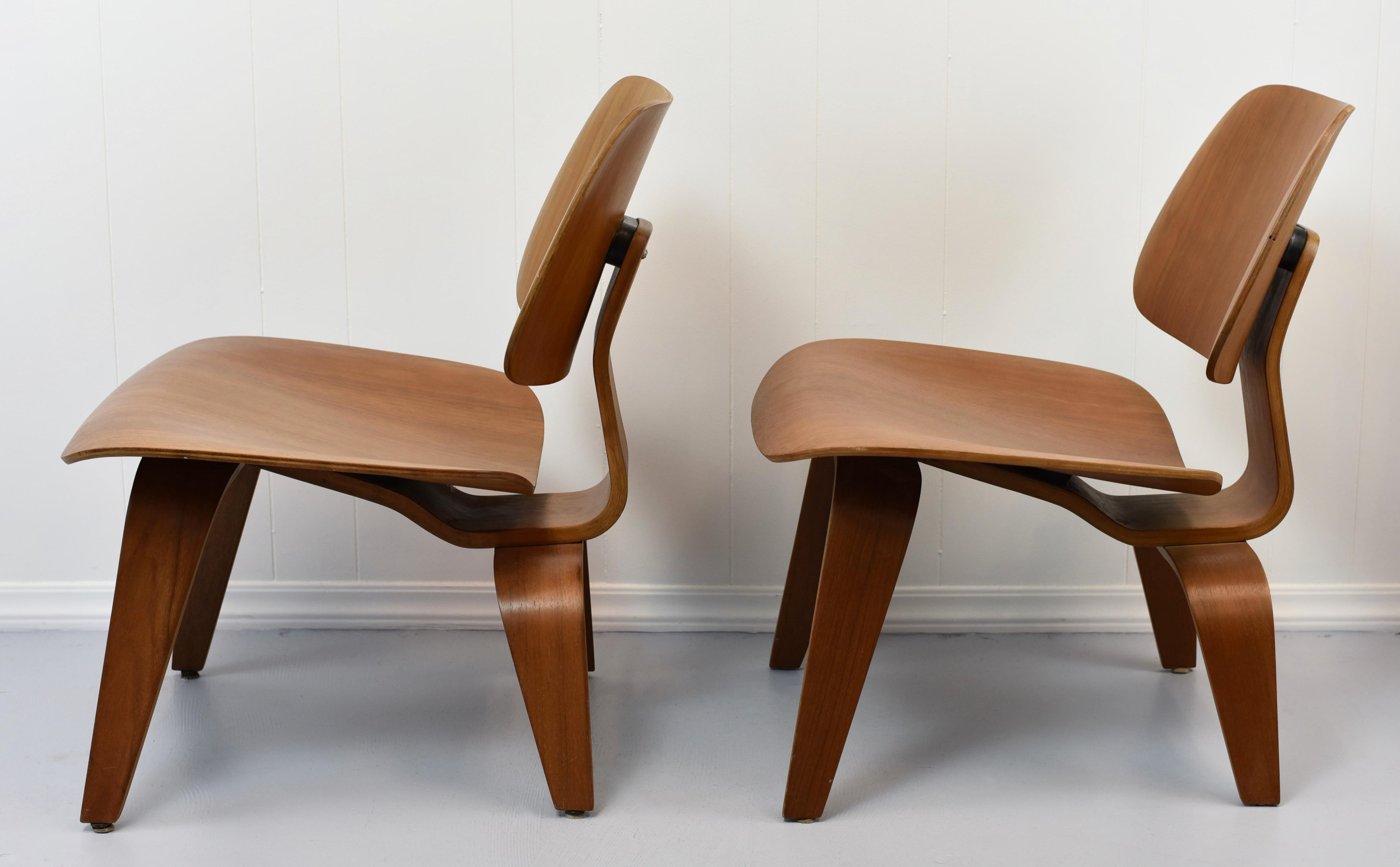 Oak Charles Ray Eames Pair Evans Production LCW Lounge Chairs  For Sale