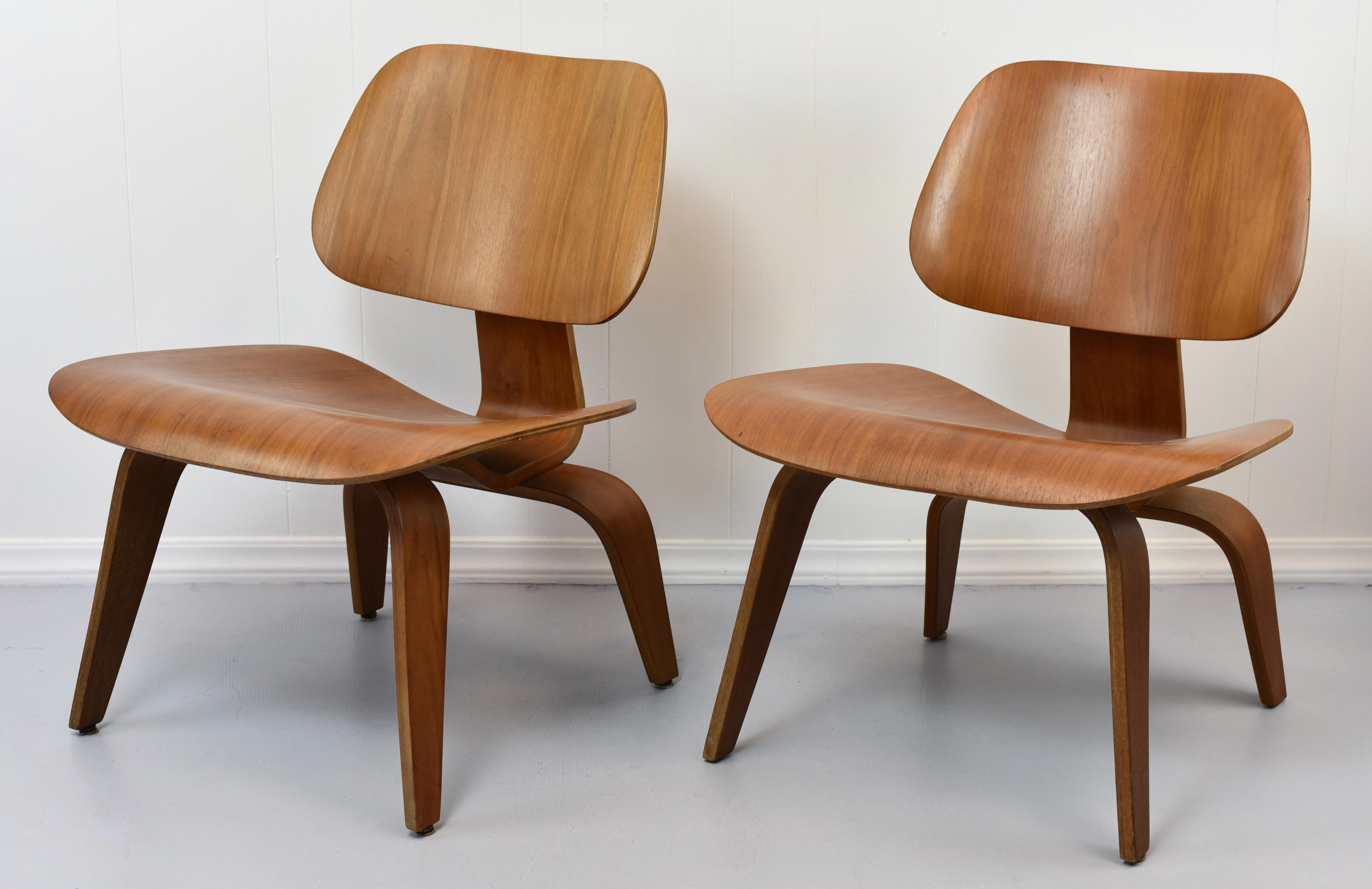 Charles Ray Eames Pair Evans Production LCW Lounge Chairs  For Sale 1