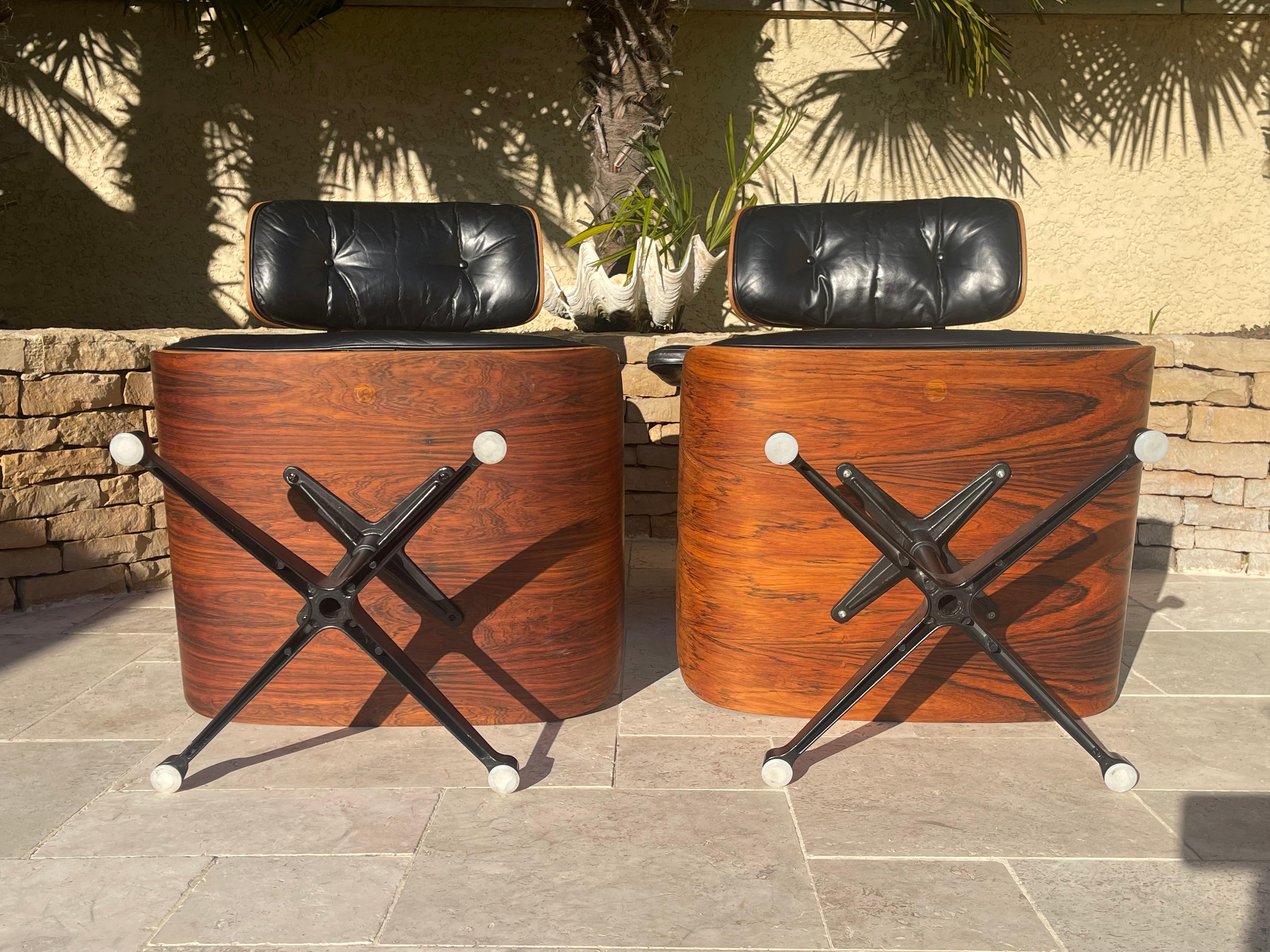 Charles and Ray Eames - Pareja de sillones y otomanas en venta 9