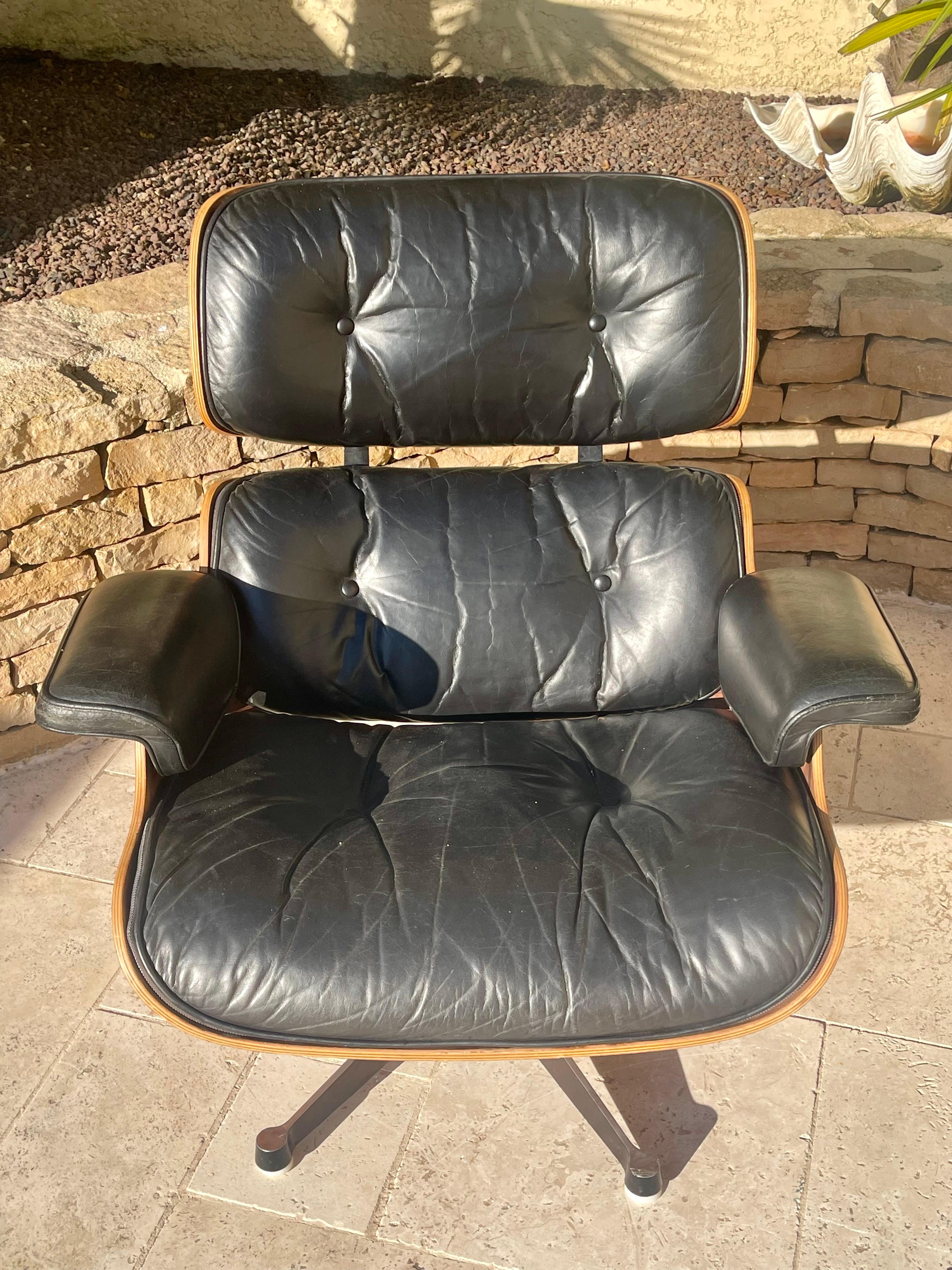 Charles and Ray Eames - Pareja de sillones y otomanas en Bueno estado para la venta en Beaune, FR