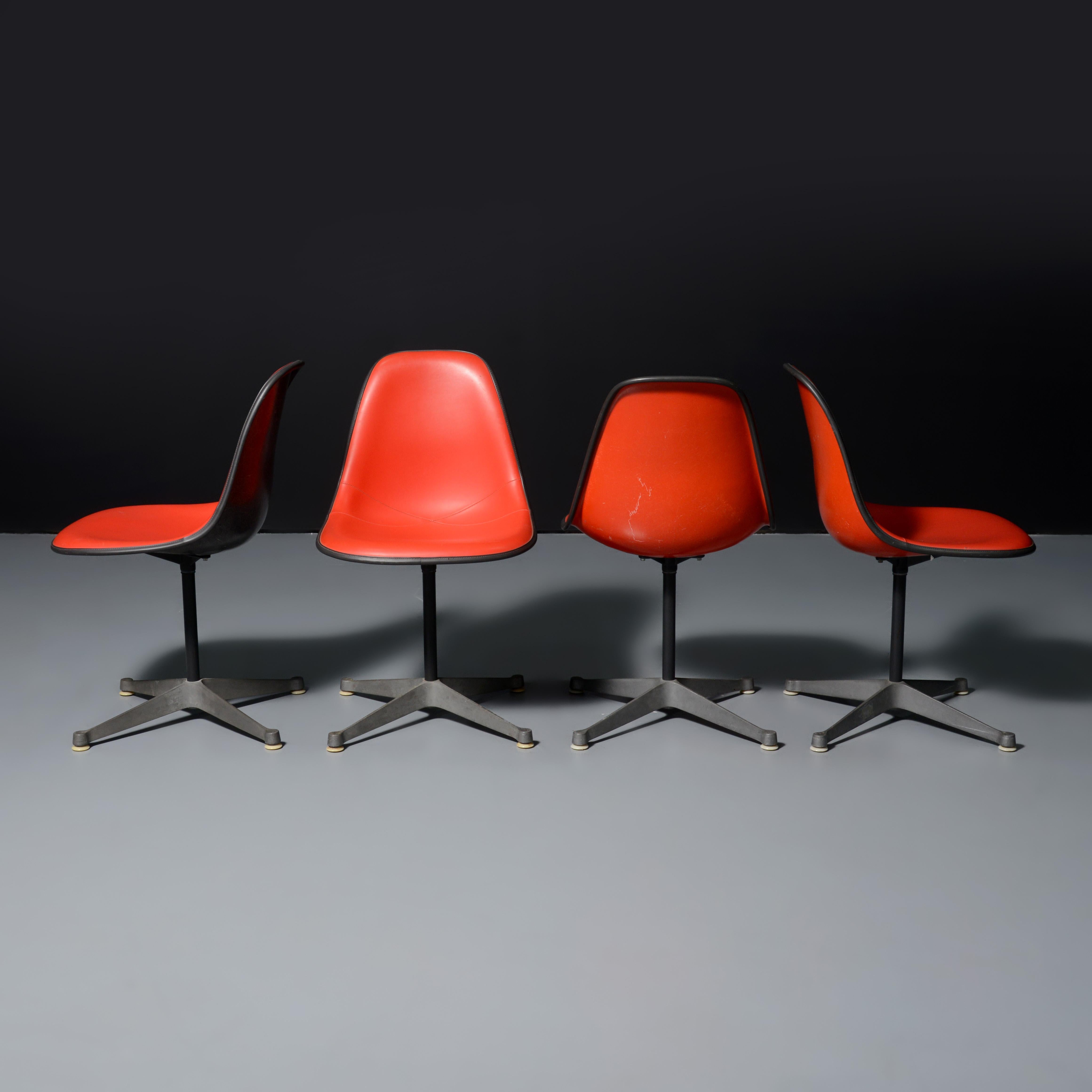 Artista/Designer; Produttore: Charles Eames (americano, 1907-1978), Ray Eames (americano, 1912-1988); Herman Miller (USA)
Marcatura(e); note: Impronta di Herman Miller, etichetta di Herman Miller, marcatura(i)
Materiali: fibra di vetro stampata,