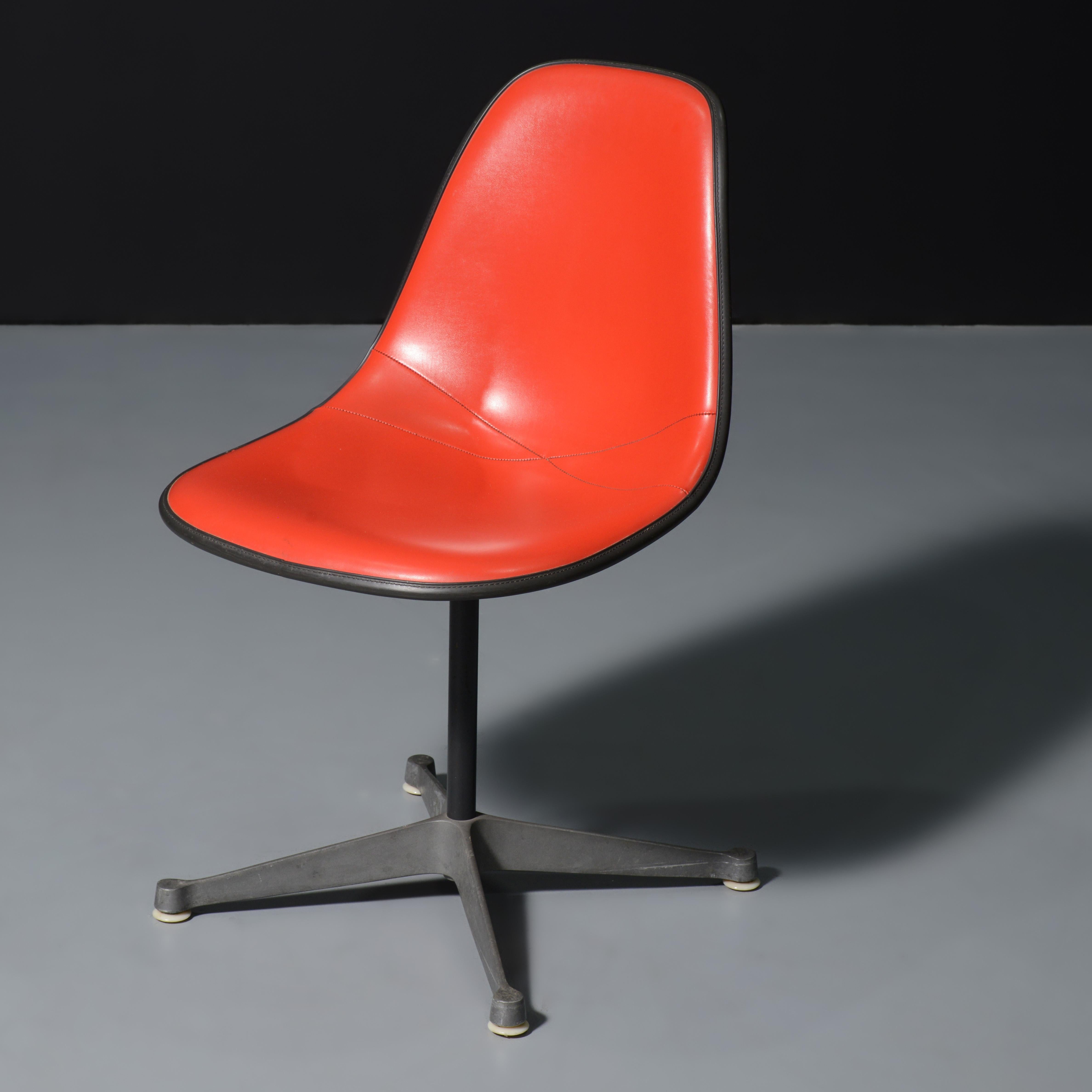 XX secolo Sedie girevoli PSC di Charles and Ray Eames, set di 6 pezzi in vendita