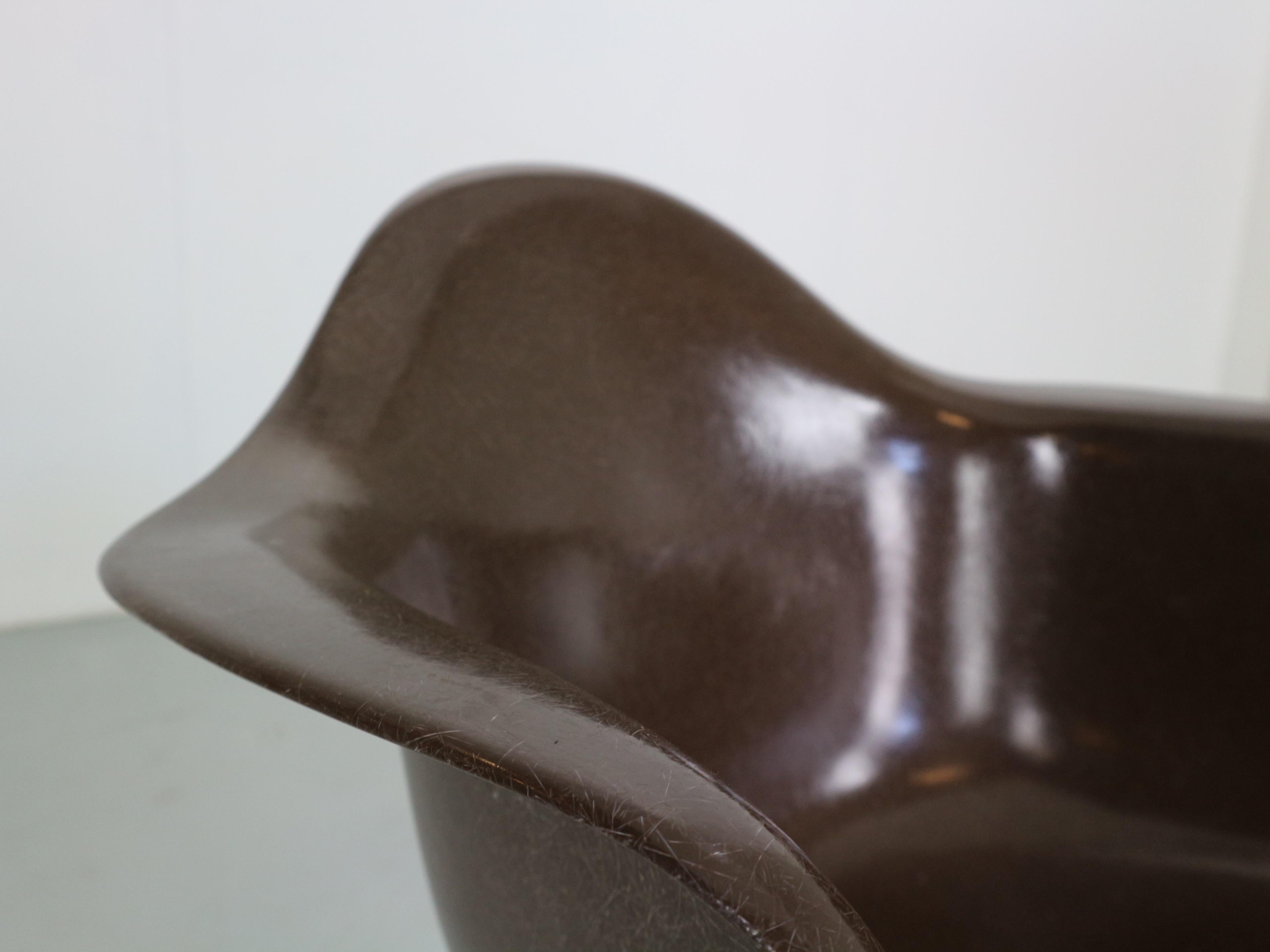 Chaise à bascule originale marron « RAR » de Charles & Ray Eames, 1977 6