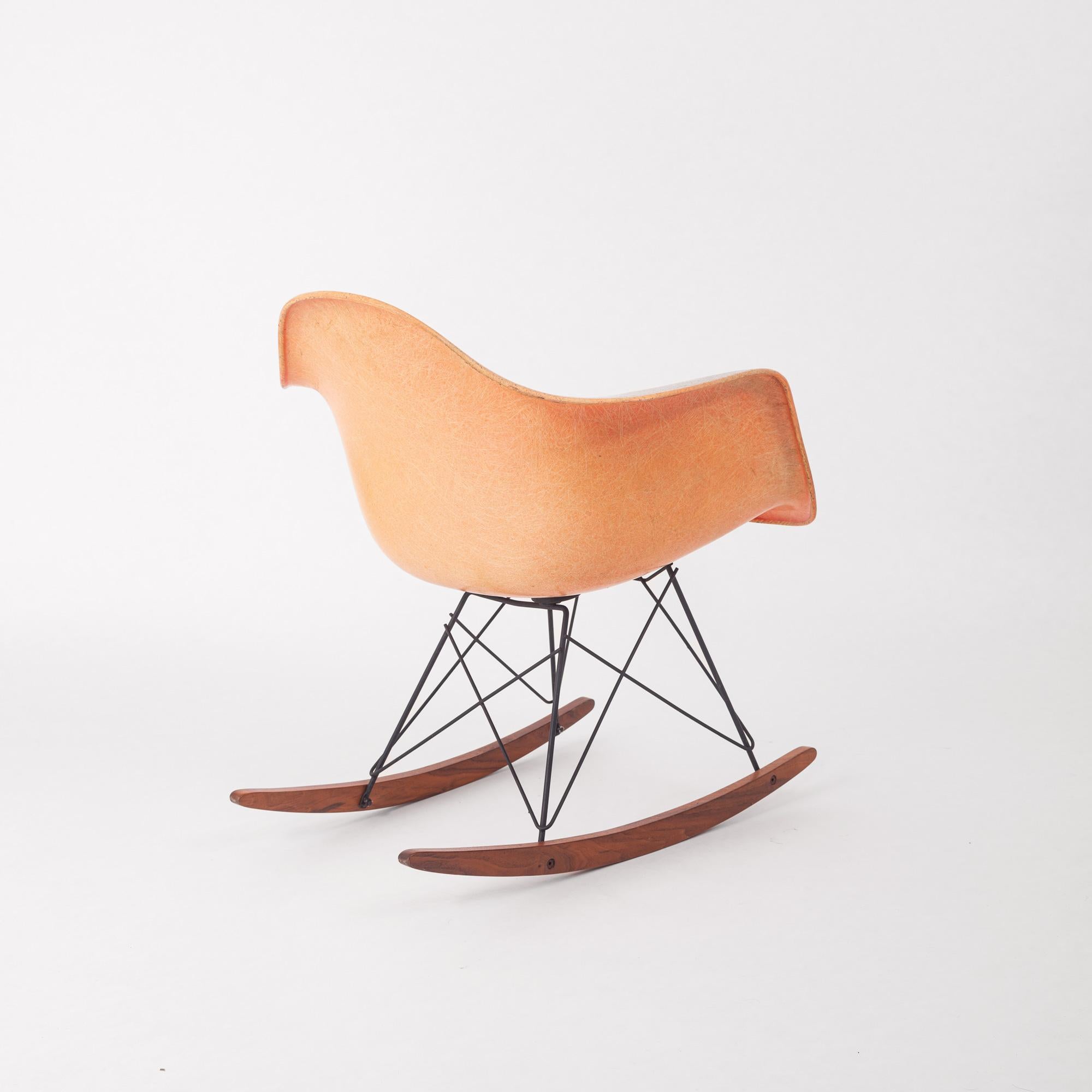 Known as the RAR rocking chair designed by Charles & Ray Eames, this chair has Zenith checker label and is the first generation produced in Zenith Plastic Factory in Gardena, California between 1950 and 1953. This 1st red orange edition has a