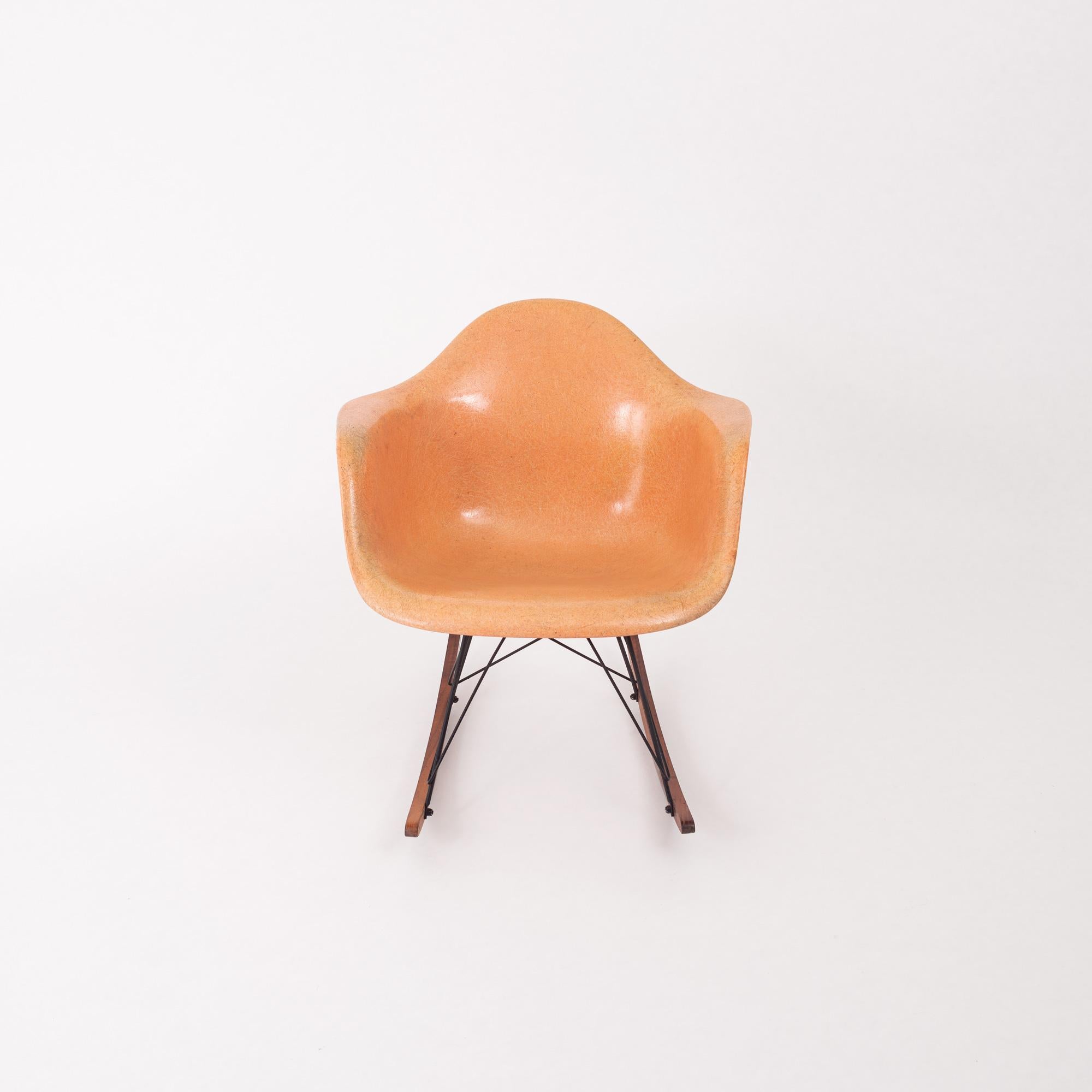 Mid-Century Modern Charles & Ray Eames RAR fauteuil à bascule Zenith en vente