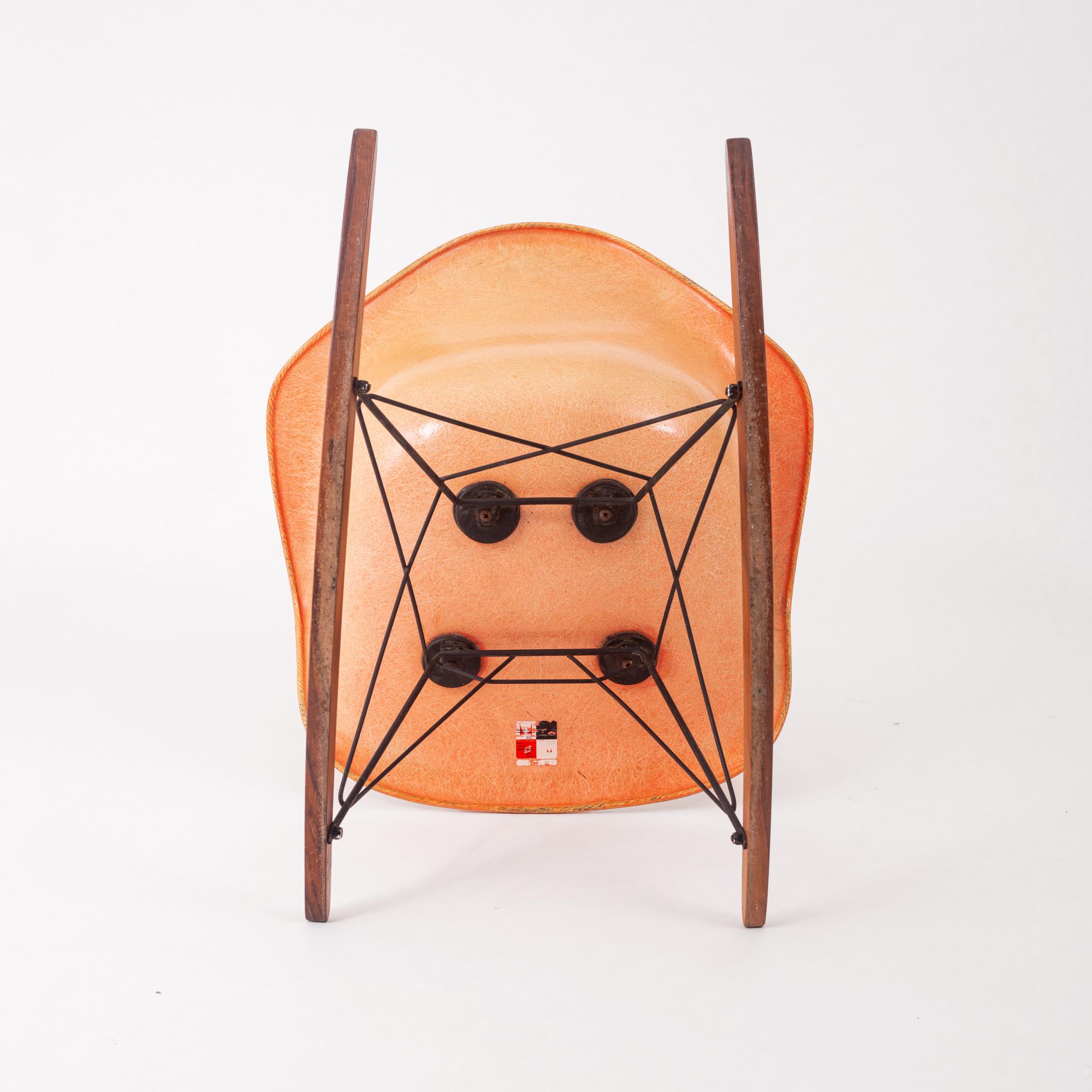 Milieu du XXe siècle Charles & Ray Eames RAR fauteuil à bascule Zenith en vente