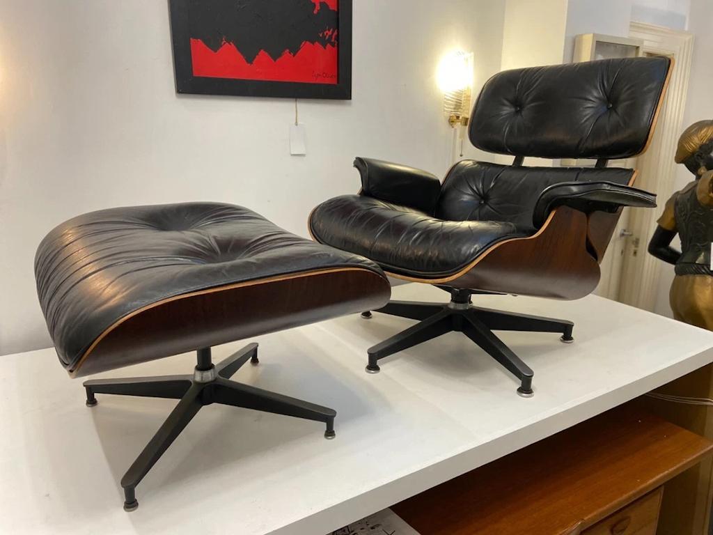 Centraméricain Charles & Ray Eames Rosewood & Black Leather Lounge Chair By Herman Miller (Chaise longue en bois de rose et cuir noir) en vente