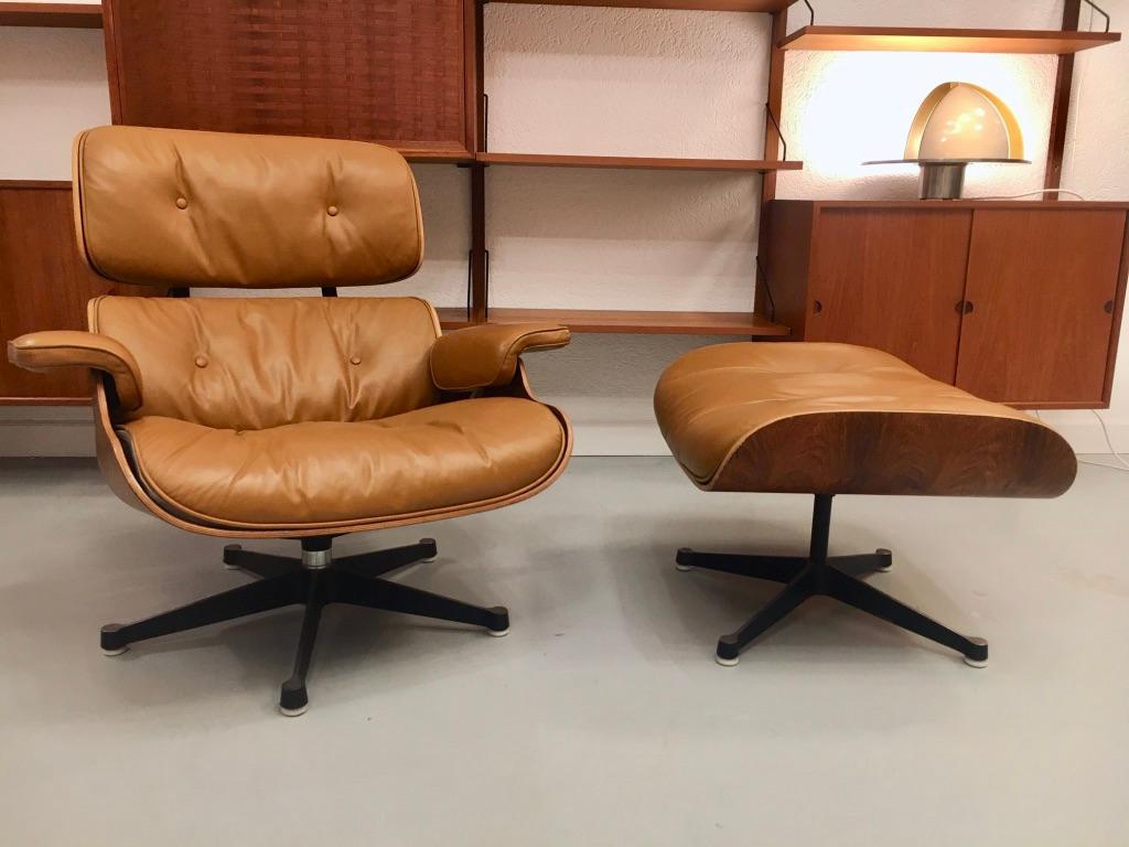 Rosewood and cognac leather lounge chair by Charles & Ray Eames produced by Mobilier International, France 1975
Very good vintage condition, with patina.