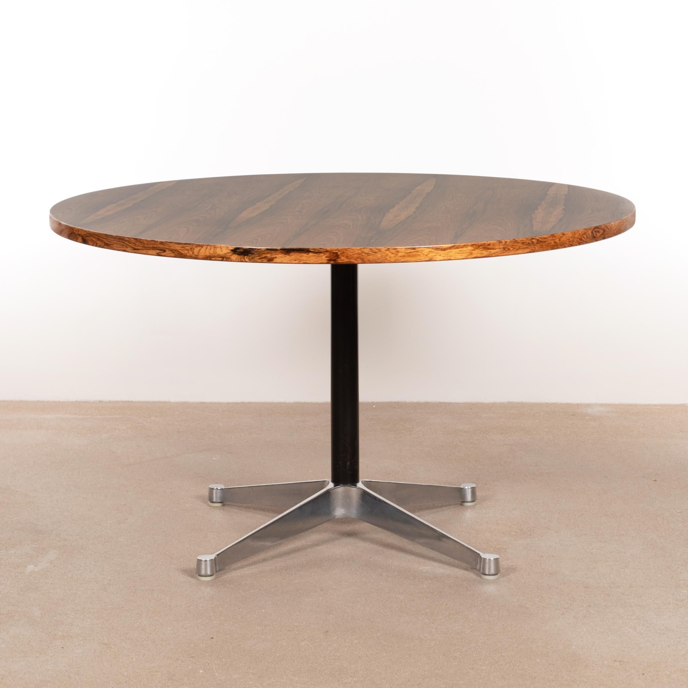 eames contract base