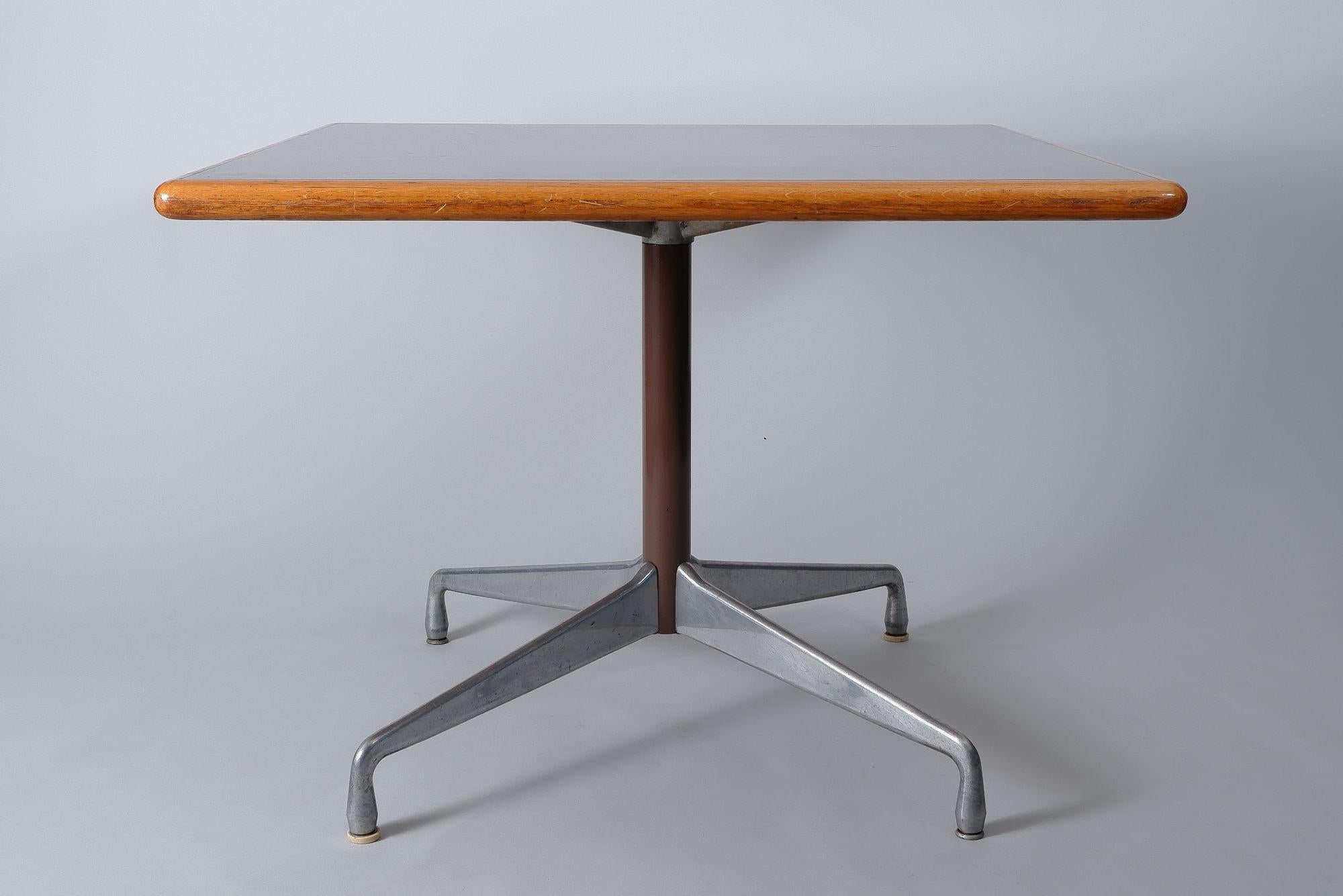 Mid-Century Modern Charles & Ray Eames - Segmented Table