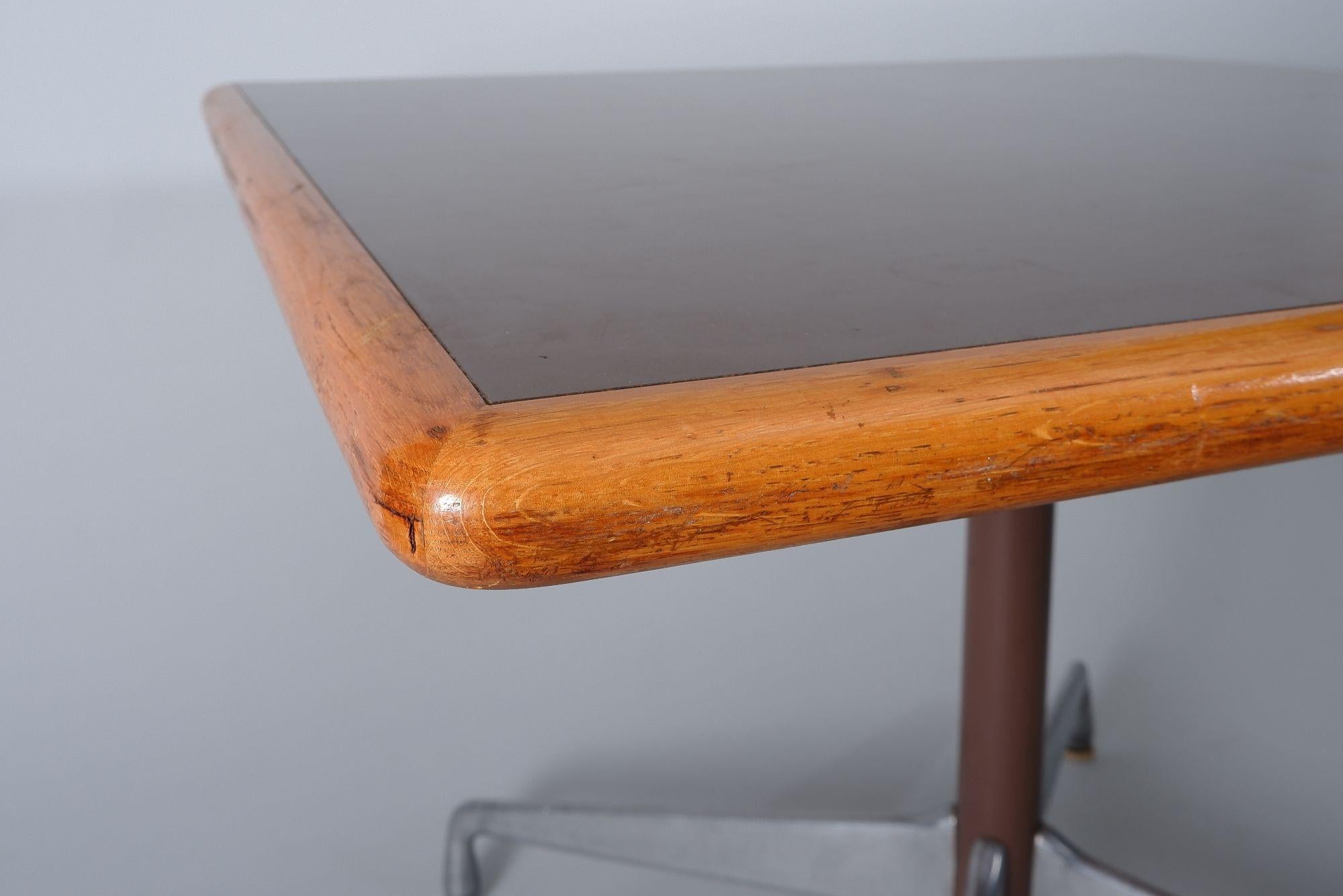 Aluminum Charles & Ray Eames - Segmented Table