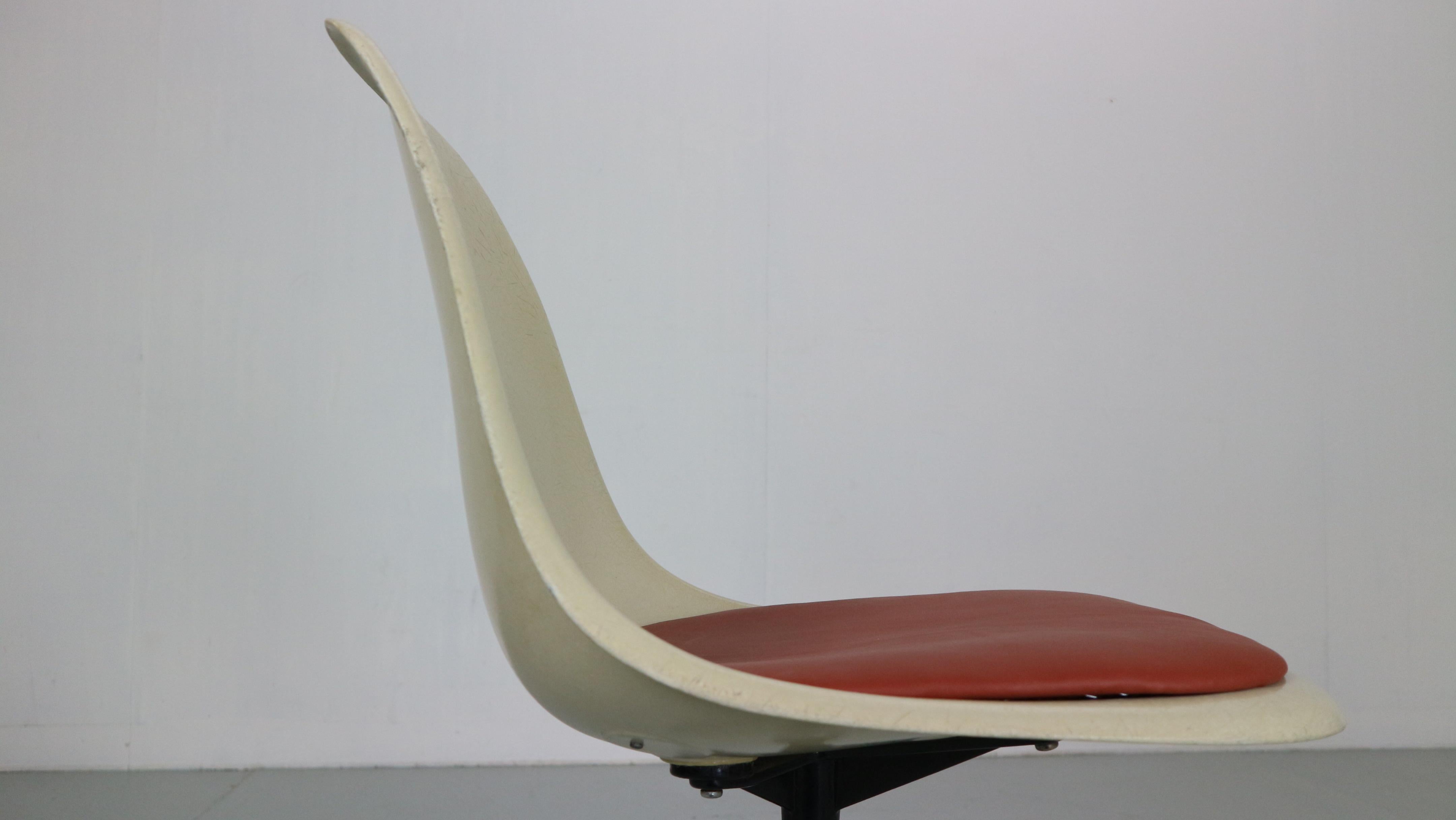 Charles & Ray Eames - Ensemble de 4 chaises à base contractuelle pour Herman Miller, 1960 7