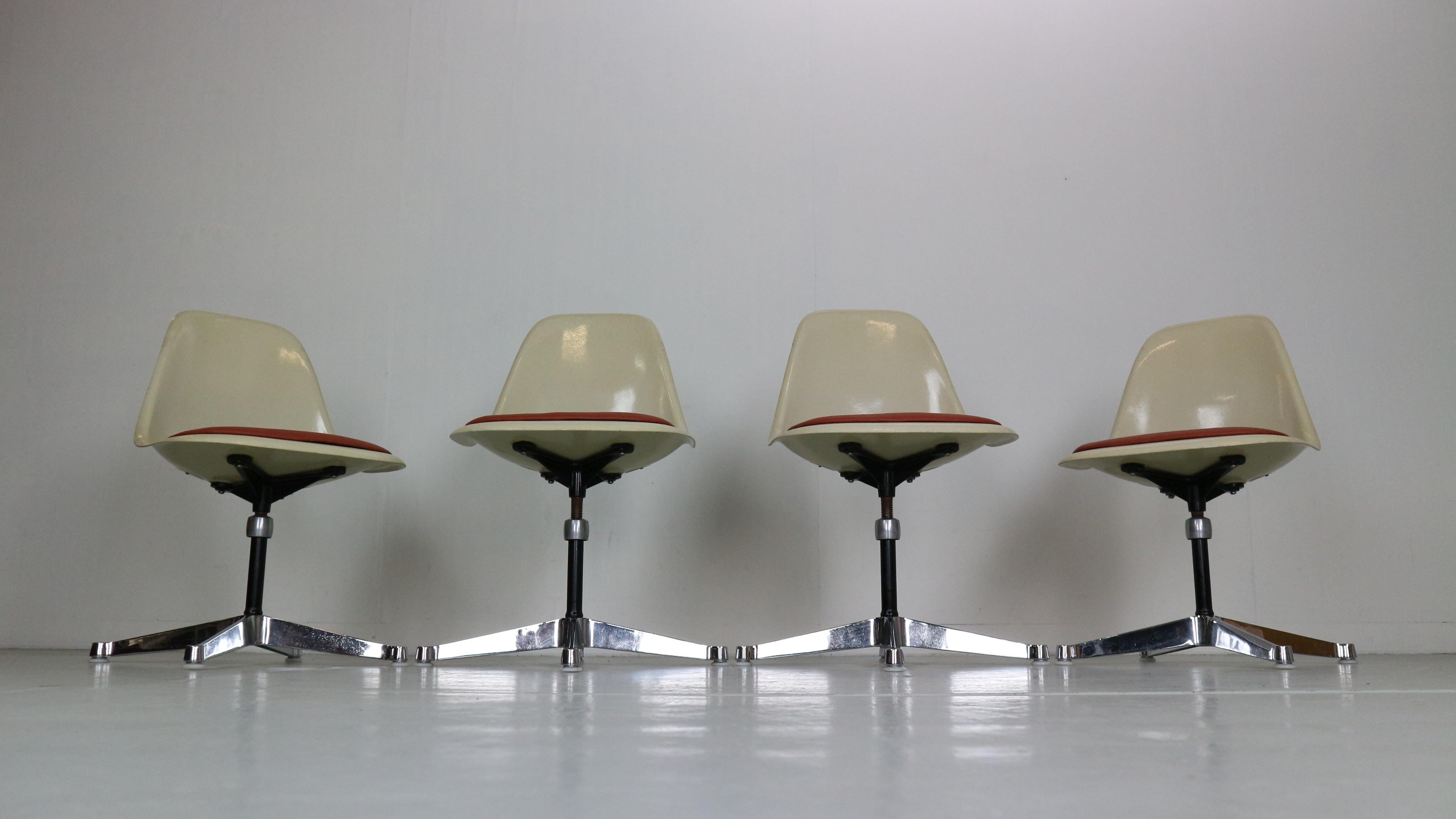 Charles & Ray Eames Set Of 4 Contract Base Chairs For Herman Miller, 1960 In Good Condition In The Hague, NL