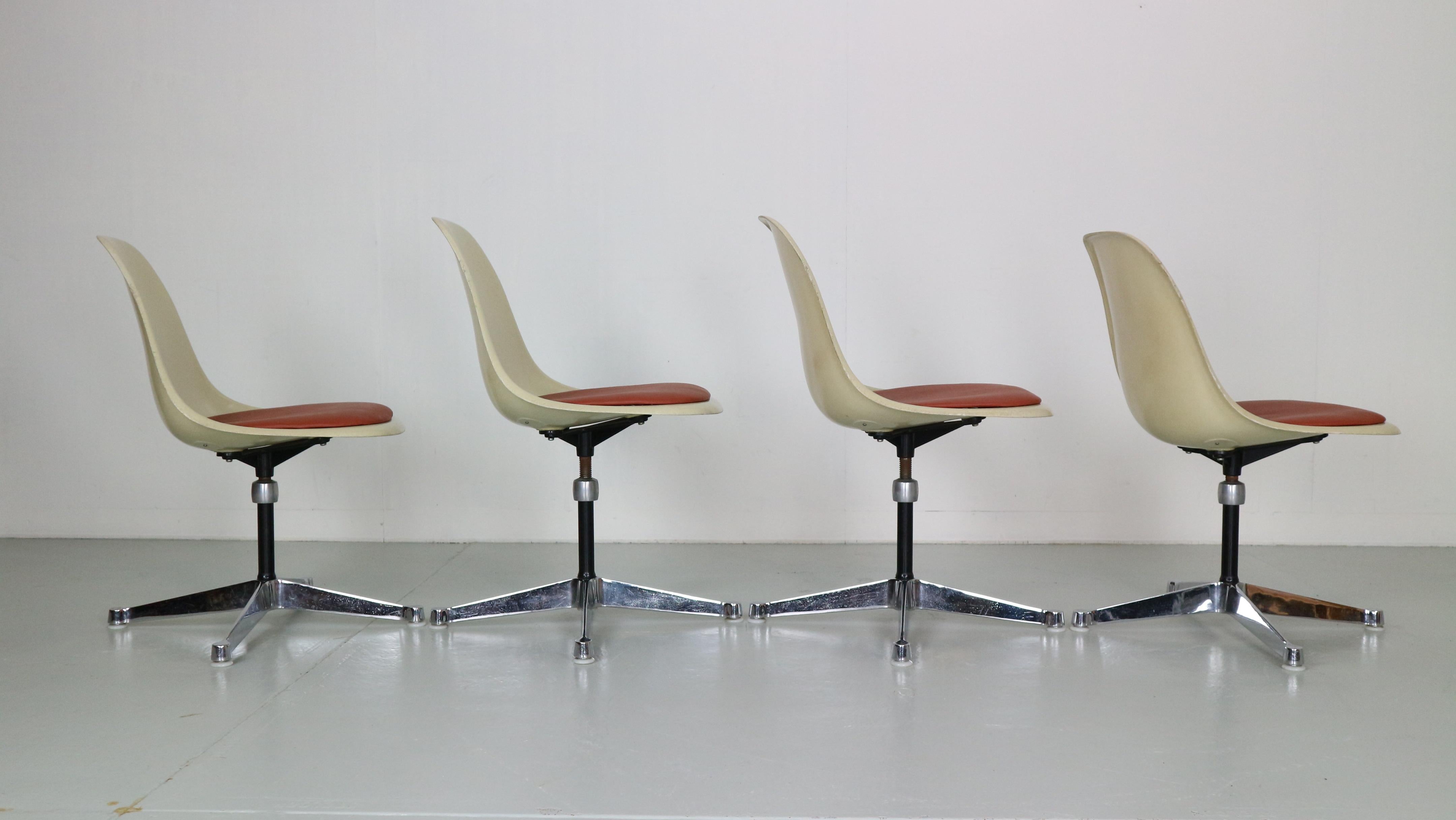 Charles & Ray Eames Set Of 4 Contract Base Chairs For Herman Miller, 1960 1