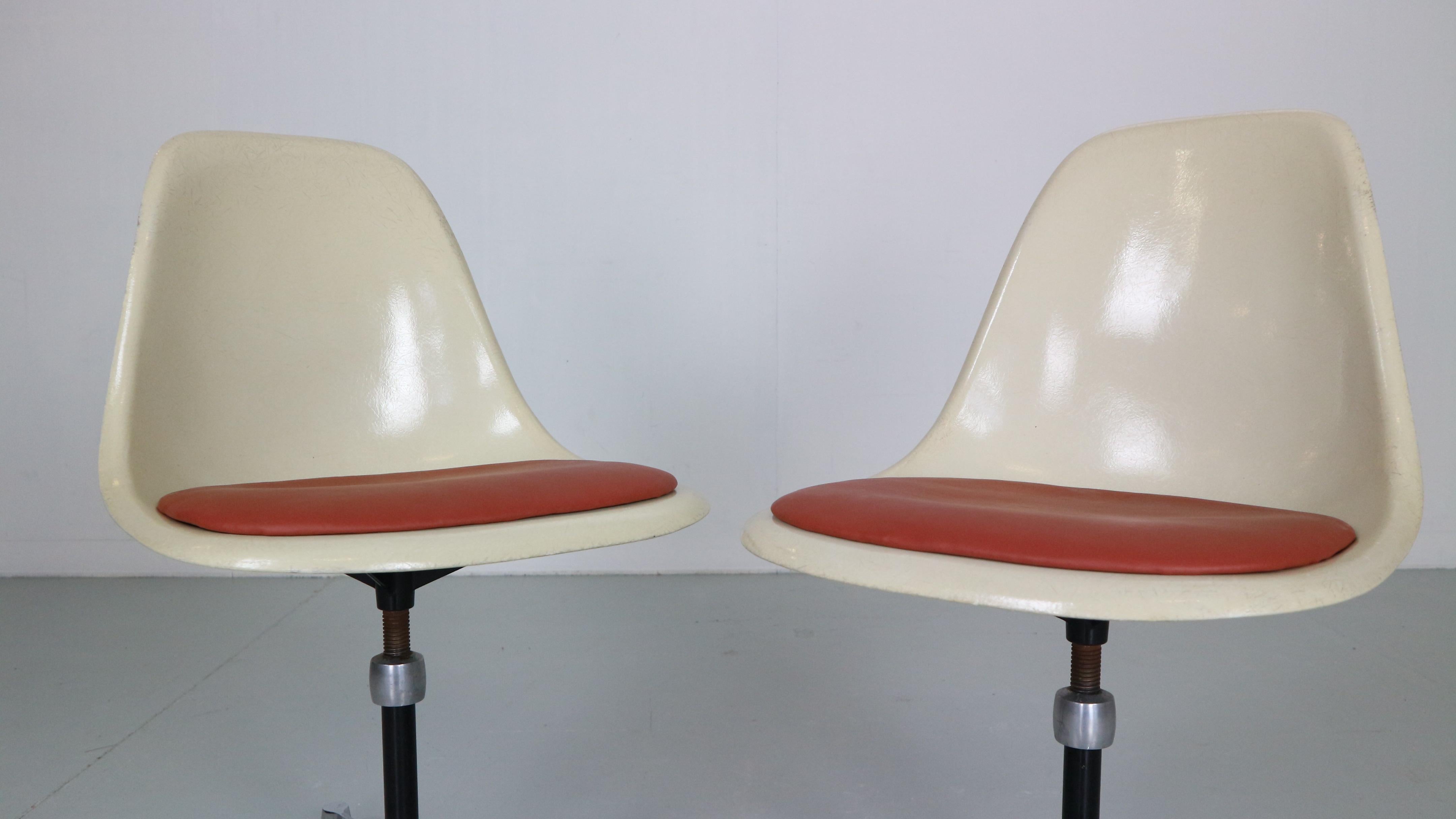 Charles & Ray Eames Set Of 4 Contract Base Chairs For Herman Miller, 1960 2