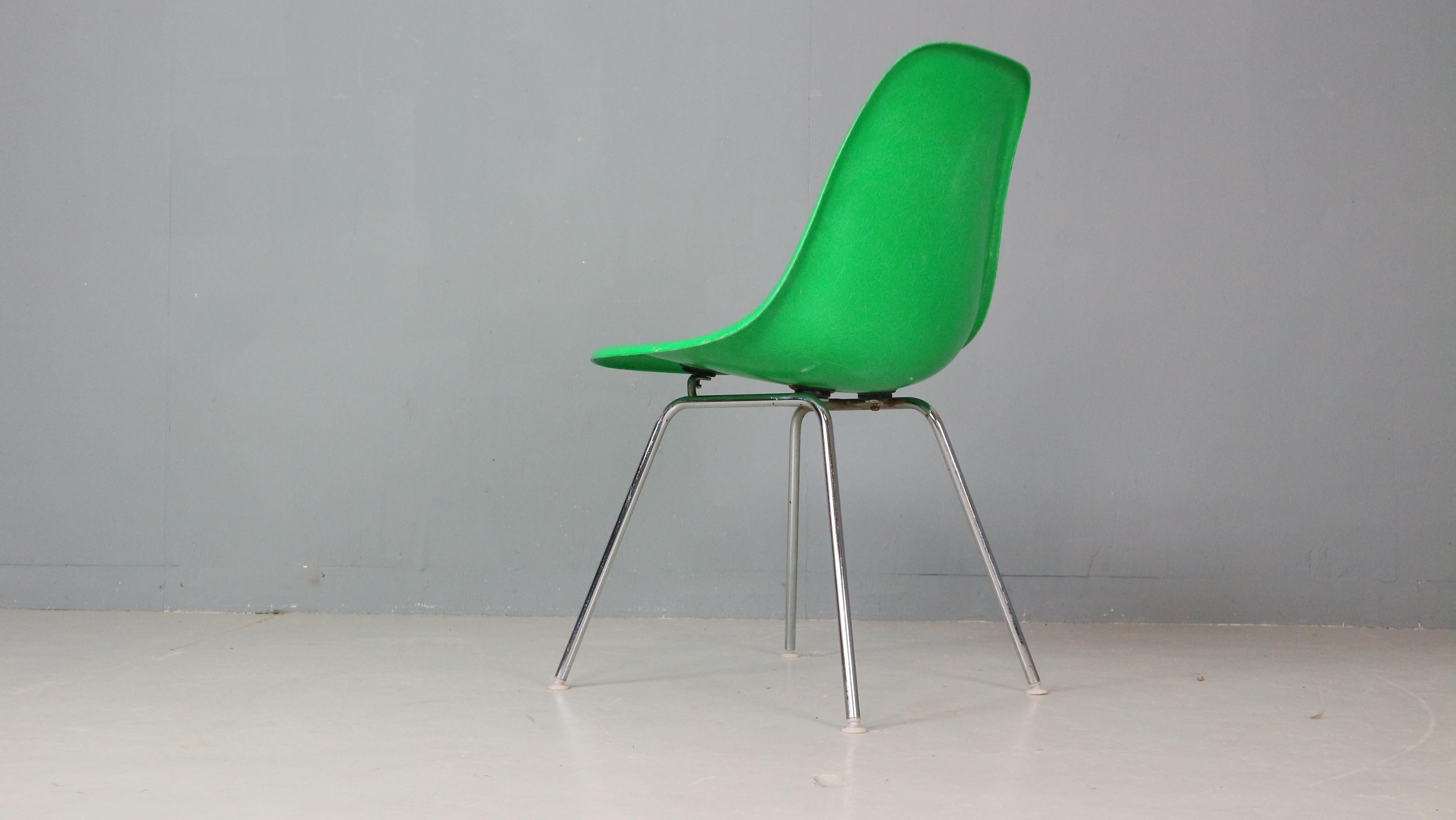 Ensemble de 4 chaises « H-Base » vert Kelly Charles & Ray Eames pour Herman Miller, 1960 en vente 5