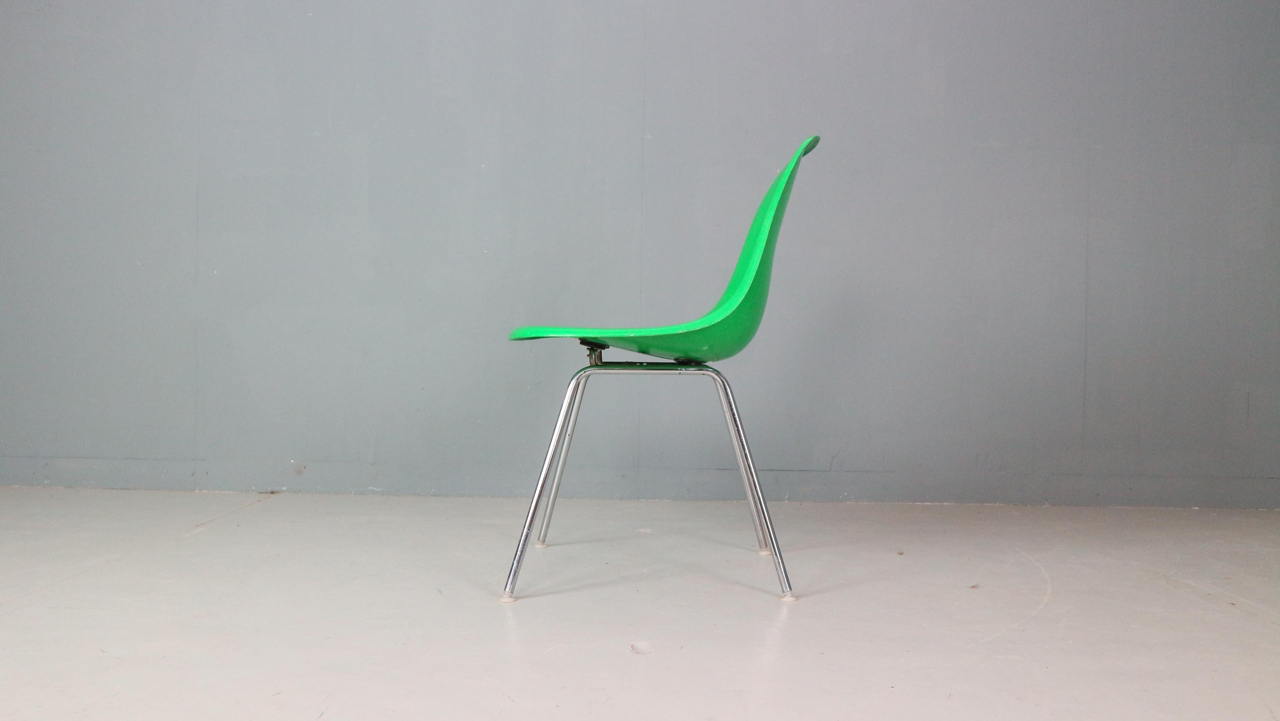 Ensemble de 4 chaises « H-Base » vert Kelly Charles & Ray Eames pour Herman Miller, 1960 en vente 6