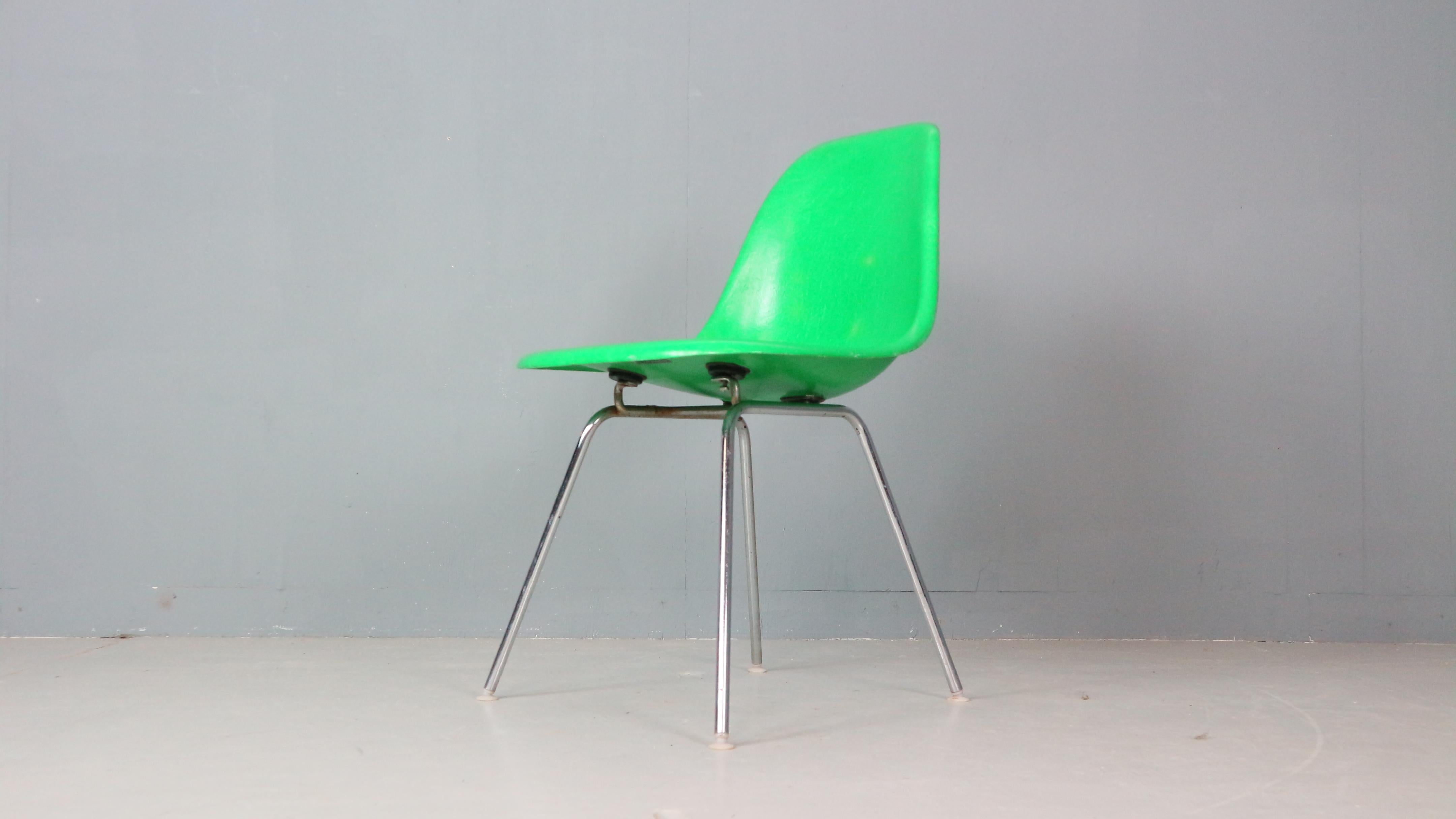 Ensemble de 4 chaises « H-Base » vert Kelly Charles & Ray Eames pour Herman Miller, 1960 en vente 7