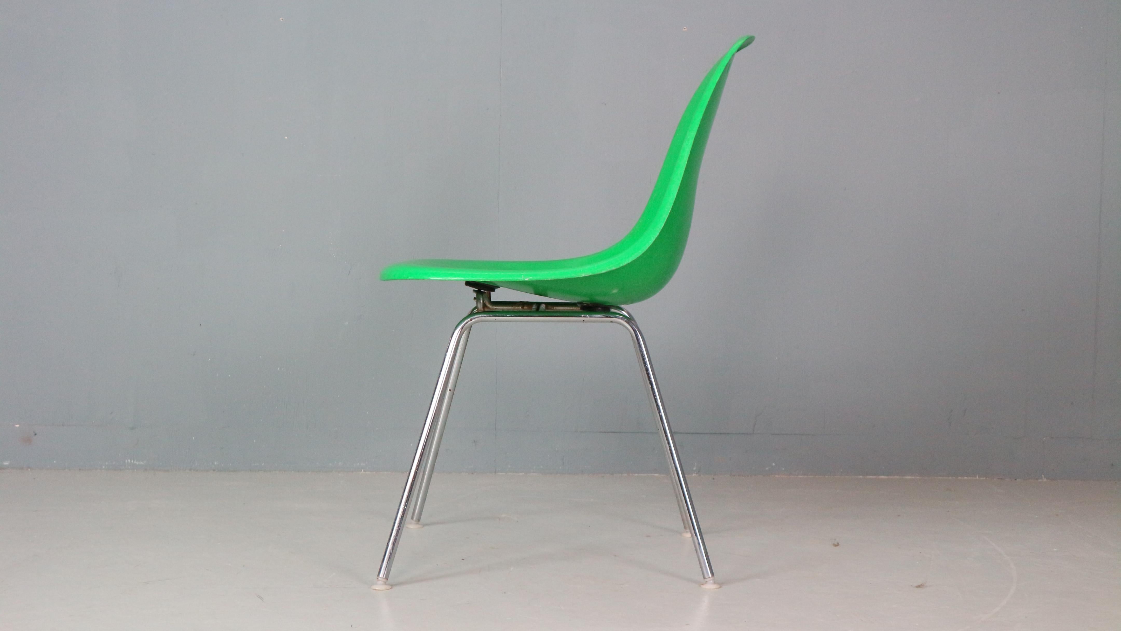 Ensemble de 4 chaises « H-Base » vert Kelly Charles & Ray Eames pour Herman Miller, 1960 en vente 2