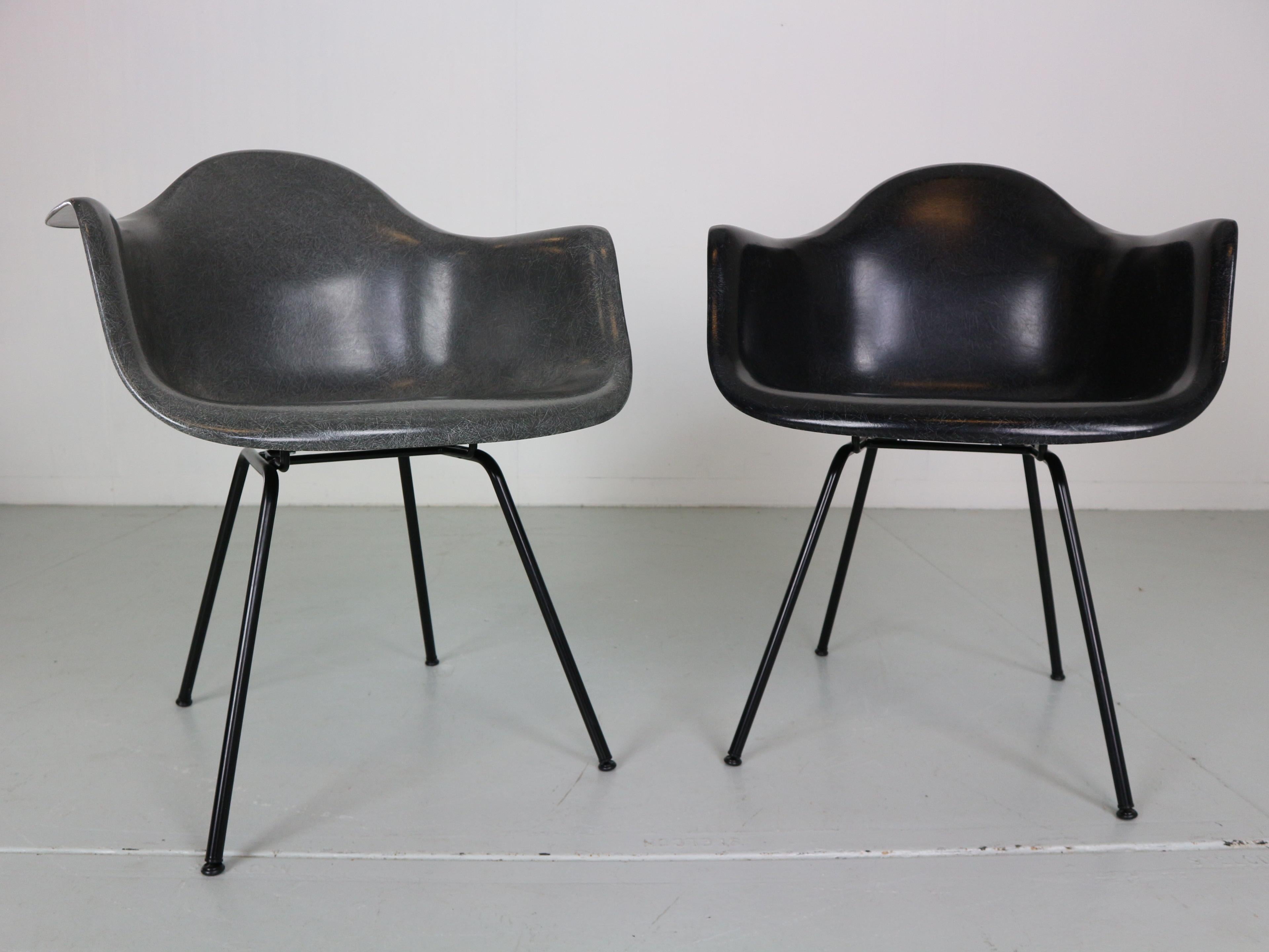 Charles& Ray Eames - Ensemble de 4 fauteuils multicolores pour Modernica, années 1980  5