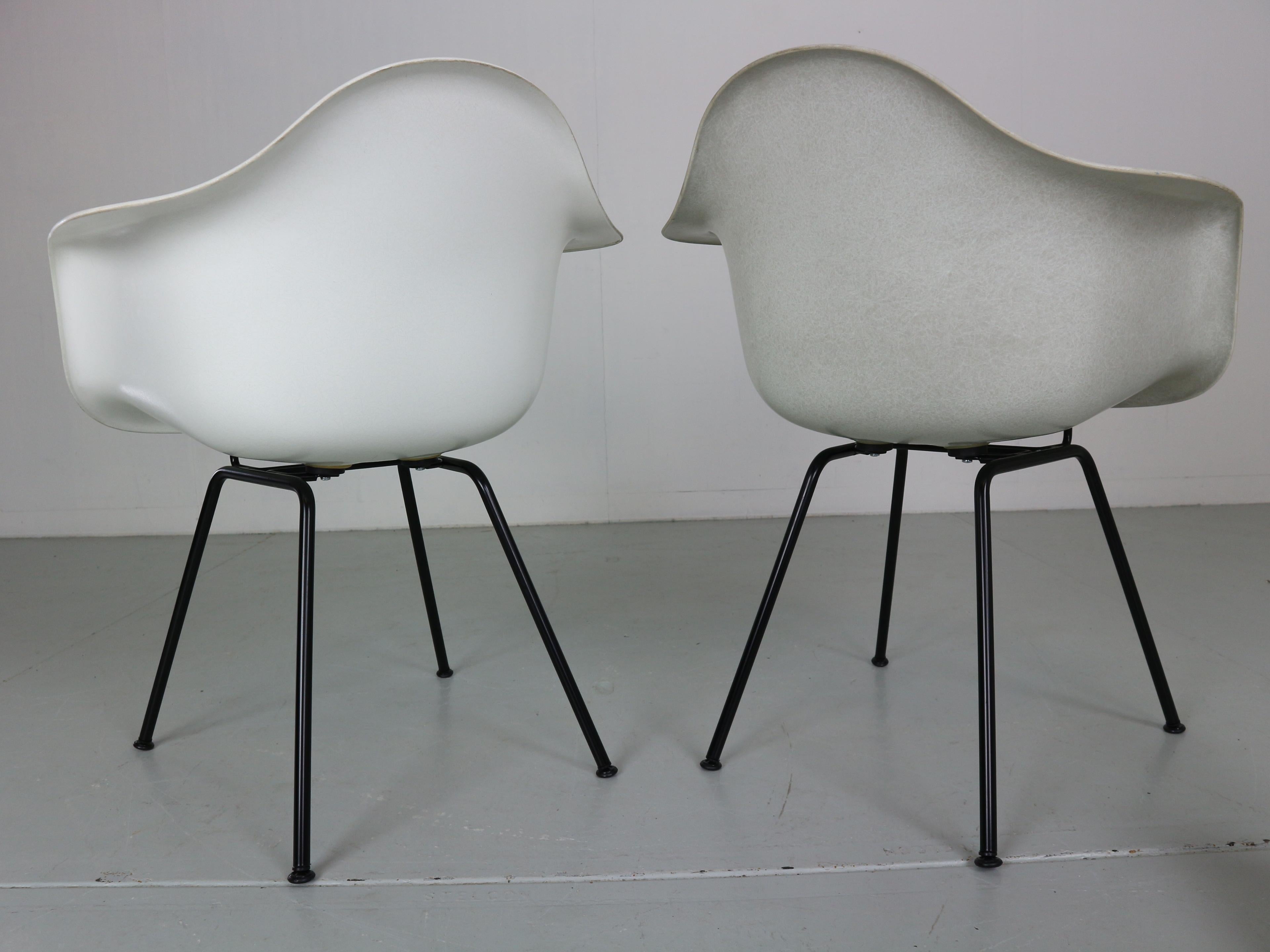 Charles& Ray Eames - Ensemble de 4 fauteuils multicolores pour Modernica, années 1980  10