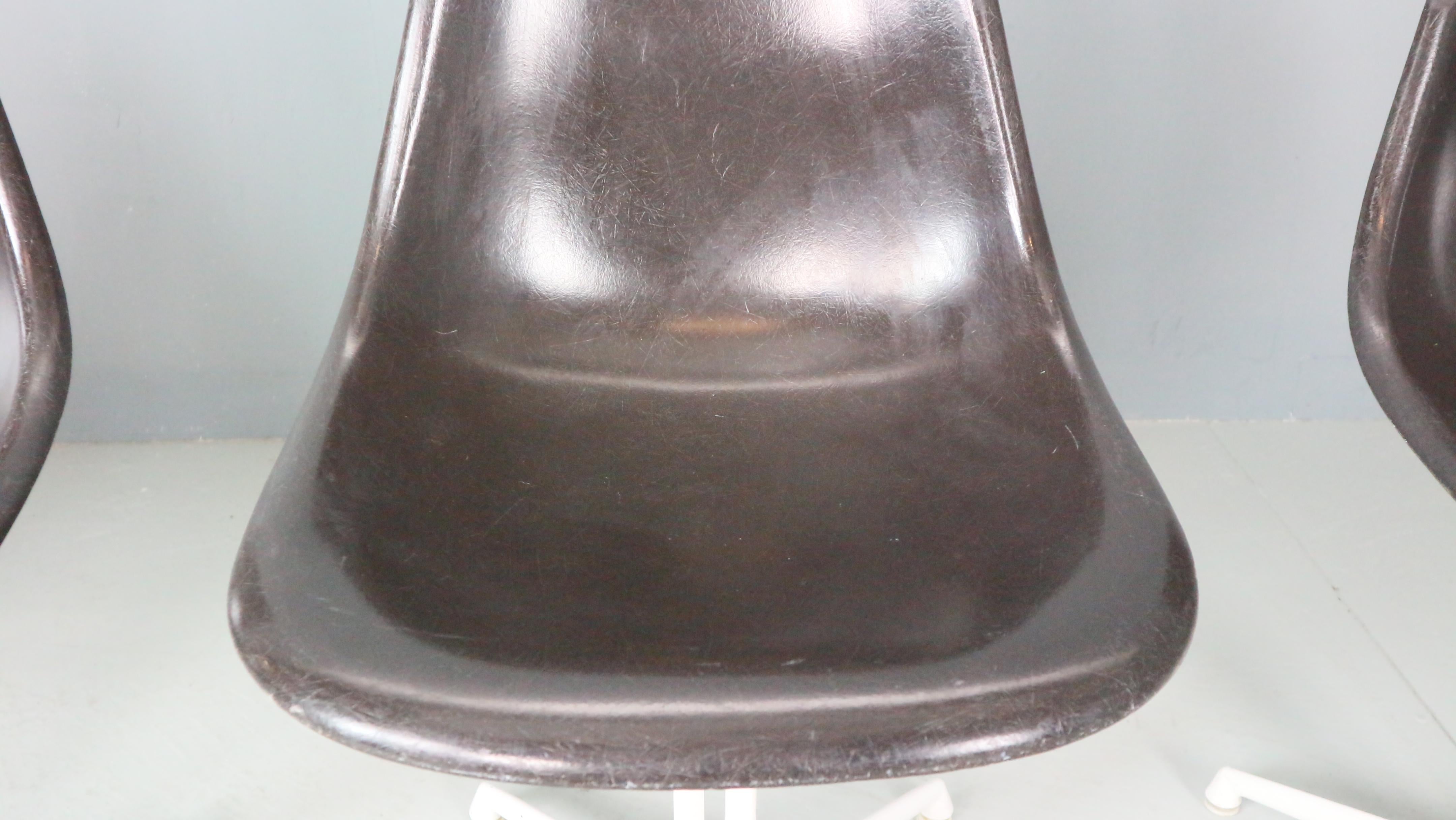 Charles & Ray Eames: 4er-Set schwarzer „La Fonda“-Stühle für Herman Miller, 1960 (Mitte des 20. Jahrhunderts) im Angebot