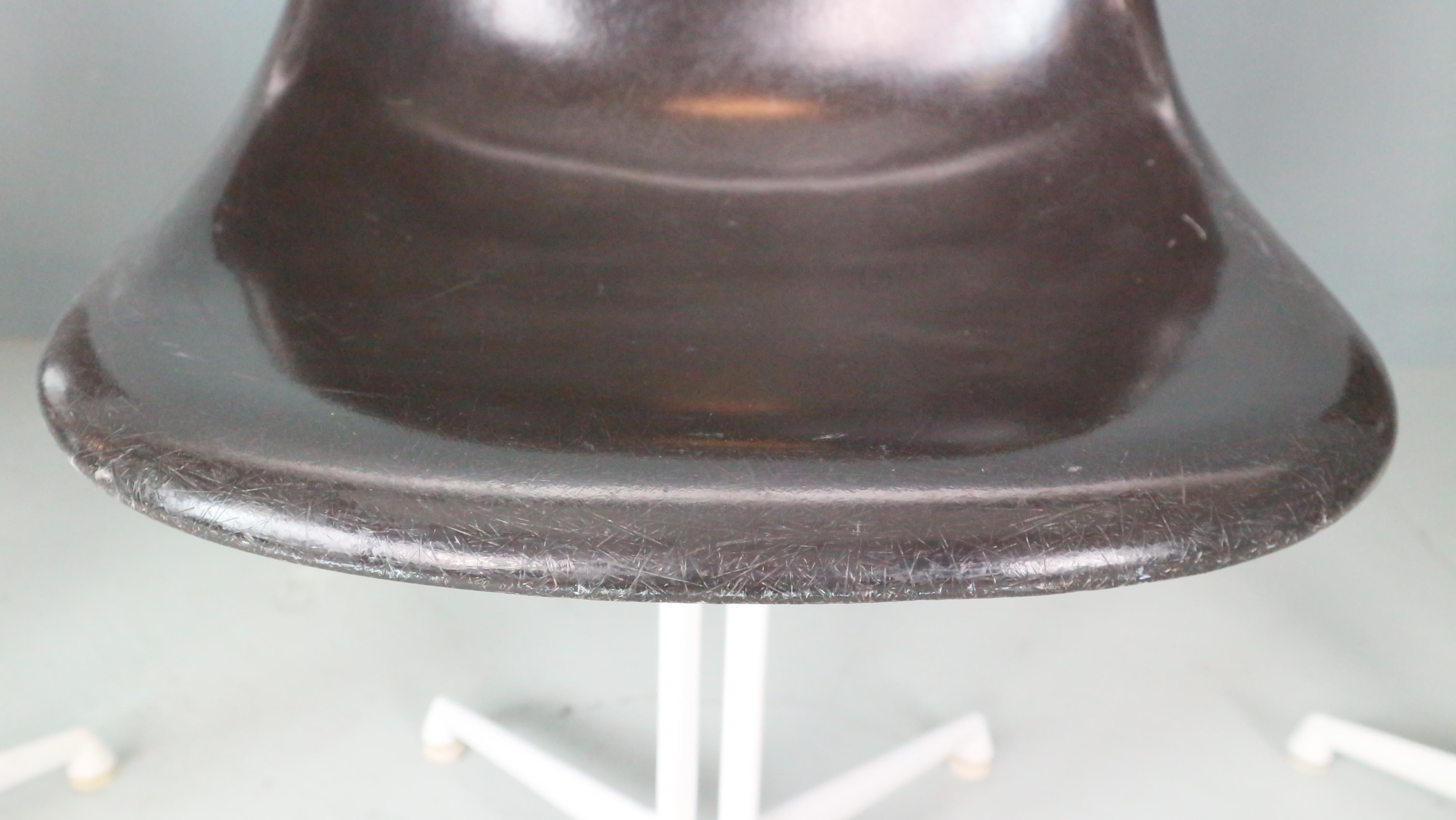 Charles & Ray Eames: 4er-Set schwarzer „La Fonda“-Stühle für Herman Miller, 1960 (Metall) im Angebot