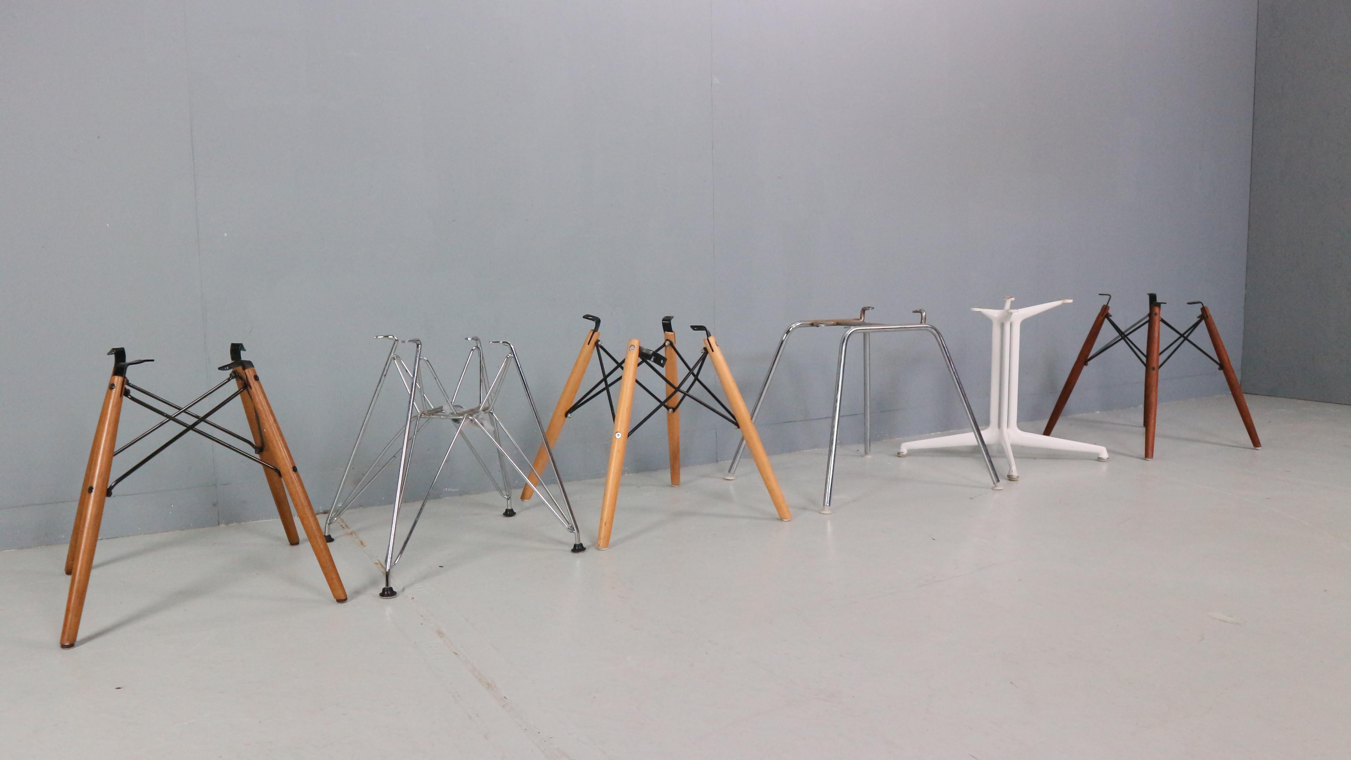 Charles & Ray Eames: 4er-Set weißer „H-Base“-Stühle mit H-Fuß für Herman Miller, 1960 im Angebot 9
