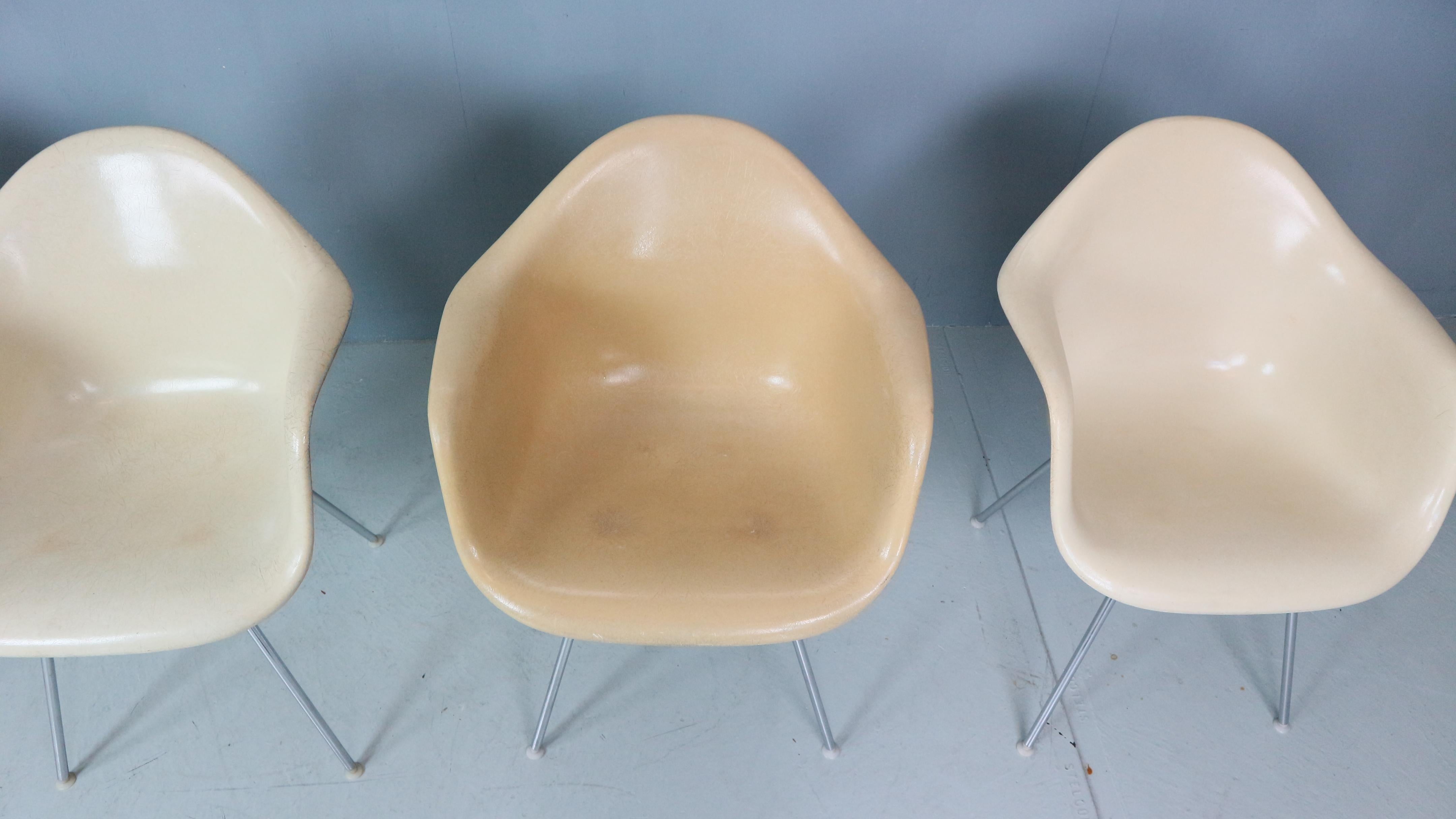 Charles & Ray Eames: 4er-Set weißer „H-Base“-Stühle mit H-Fuß für Herman Miller, 1960 im Angebot 2
