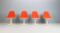 Charles & Ray Eames: 4er-Set orangefarbener „La Fonda“-Stühle für Herman Miller, 1960