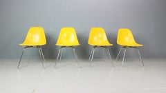 Charles & Ray Eames: 4er-Set gelber „H-Base“-Stühle mit H-Fuß für Herman Miller, 1960