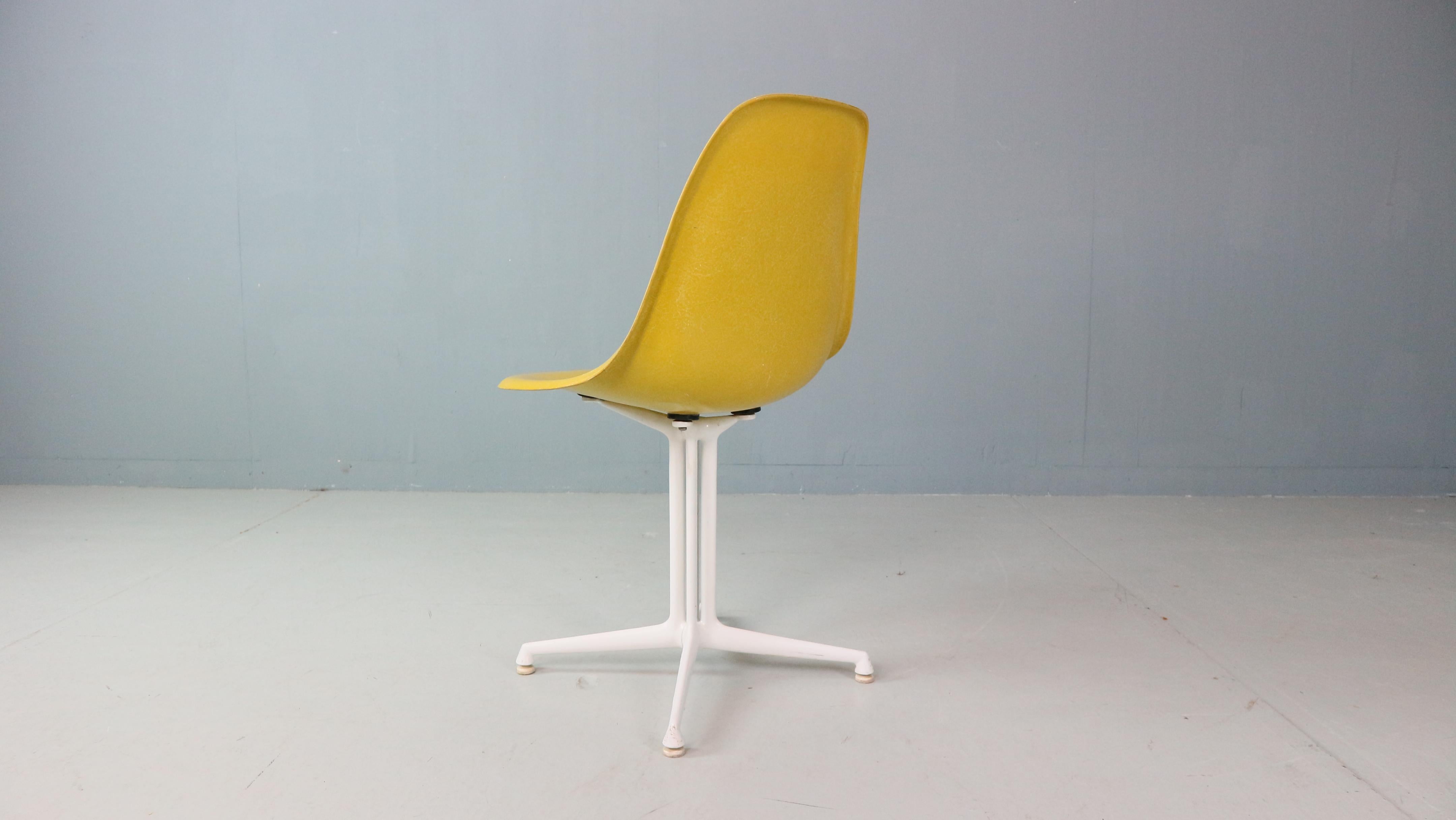 Charles & Ray Eames: 4er-Set gelbe „La Fonda“-Stühle für Herman Miller, 1960 im Angebot 6