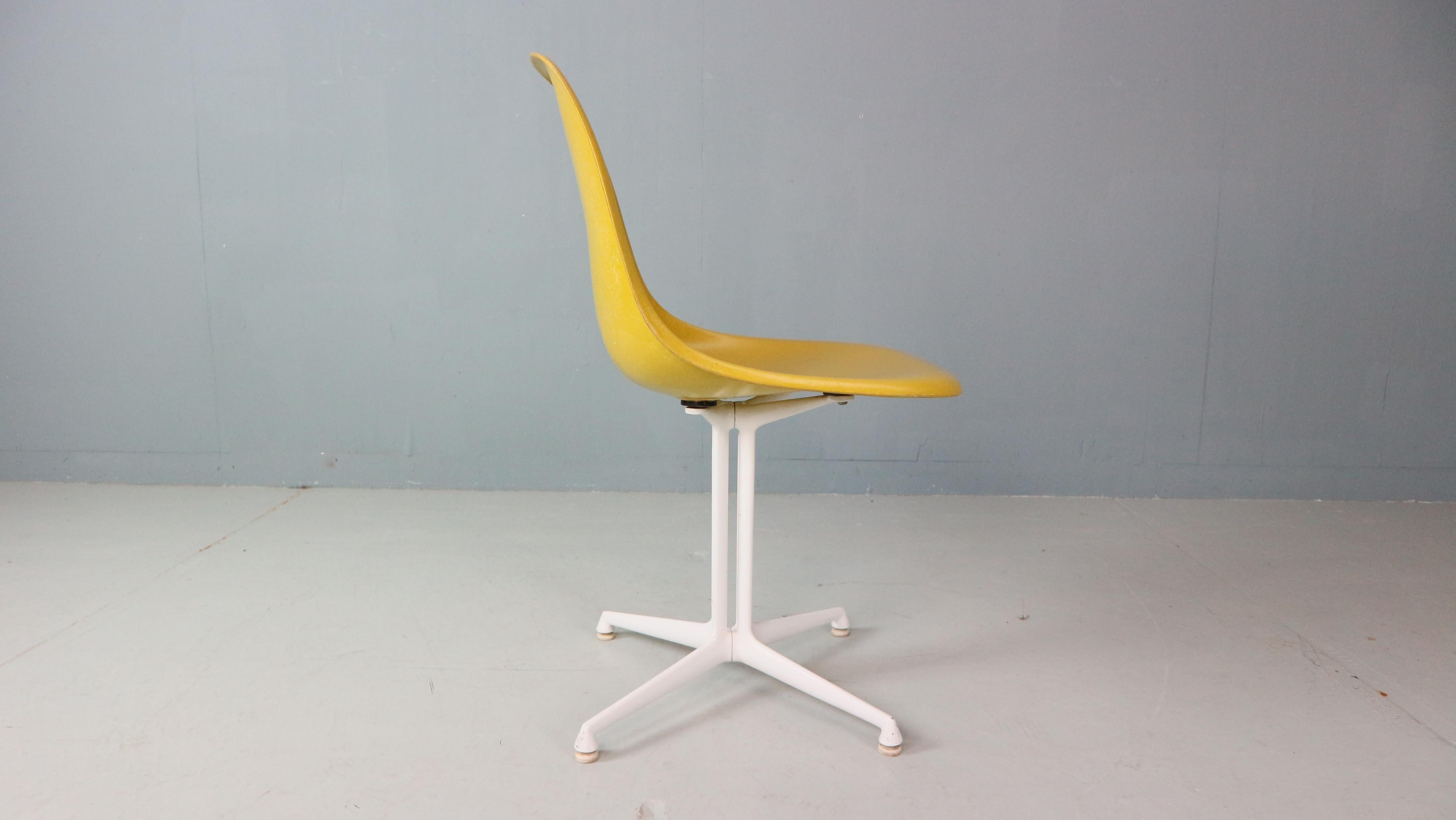 Charles & Ray Eames: 4er-Set gelbe „La Fonda“-Stühle für Herman Miller, 1960 im Angebot 9