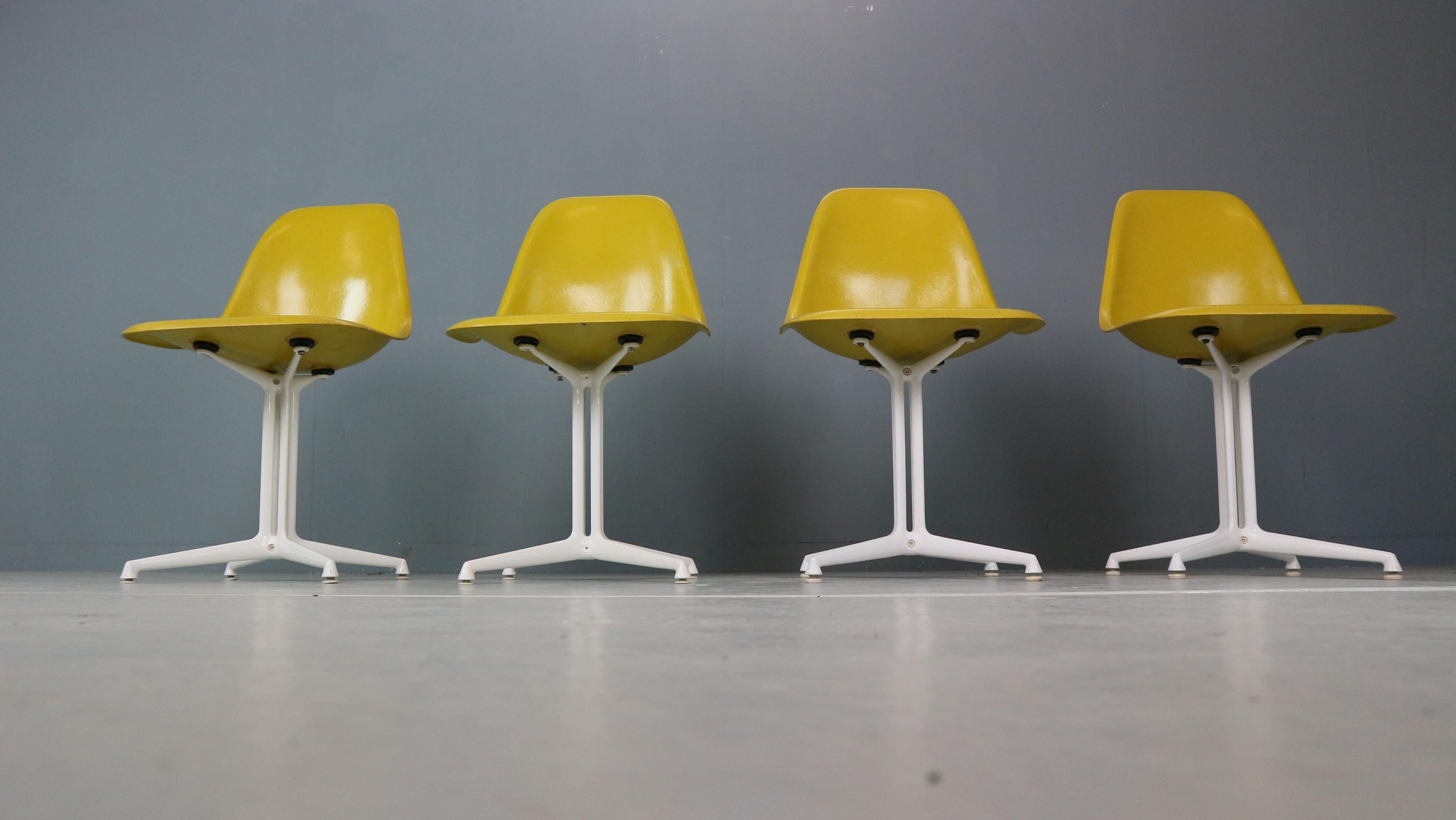 Charles & Ray Eames: 4er-Set gelbe „La Fonda“-Stühle für Herman Miller, 1960 im Zustand „Gut“ im Angebot in The Hague, NL