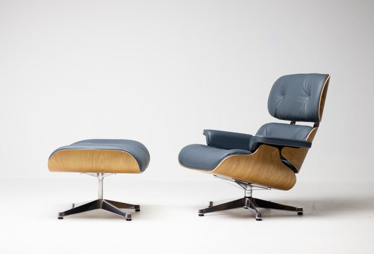 Charles & Ray Eames Smoke Blue Leather 670/671 Lounge Chair and Ottoman In New Condition In Dronten, NL