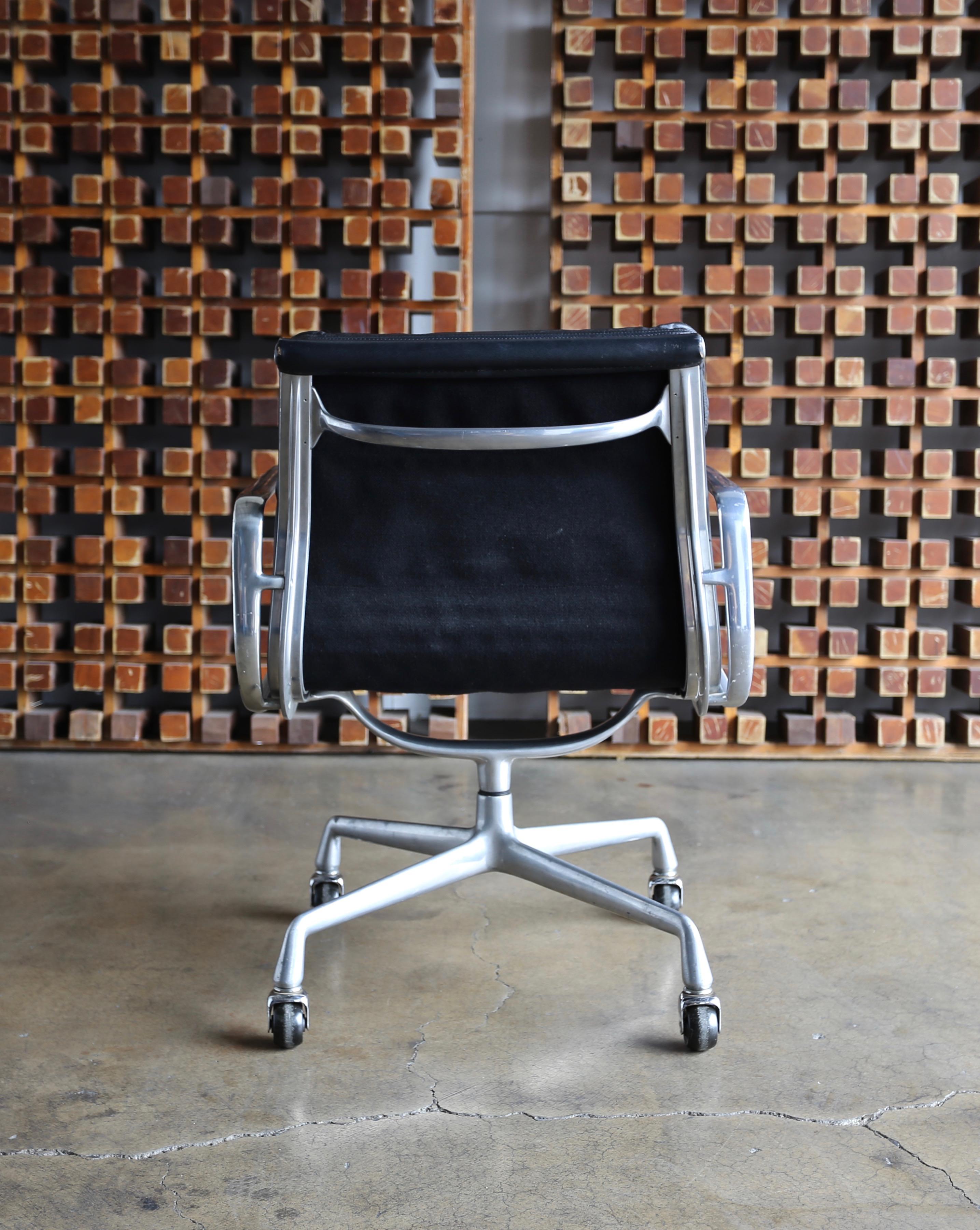 Charles & Ray Eames Soft Pad Management Chair for Herman Miller, circa 1960 3