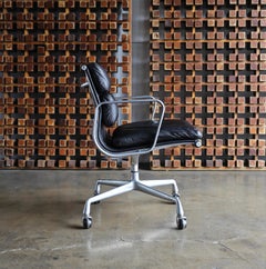 Charles & Ray Eames Soft Pad Management Chair for Herman Miller, circa 1960
