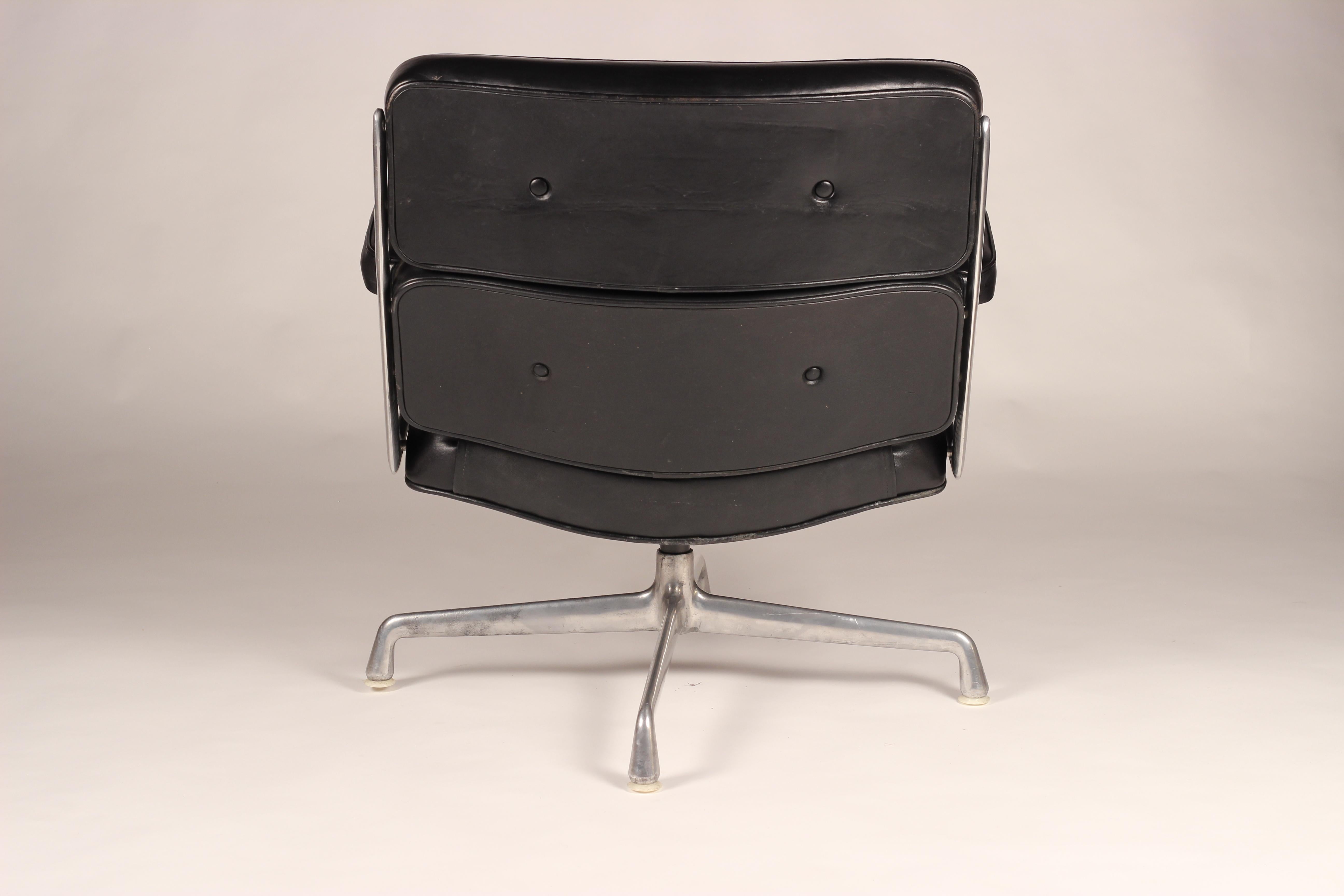Charles & Ray Eames Time Life Lobby Chair In Good Condition In London, GB