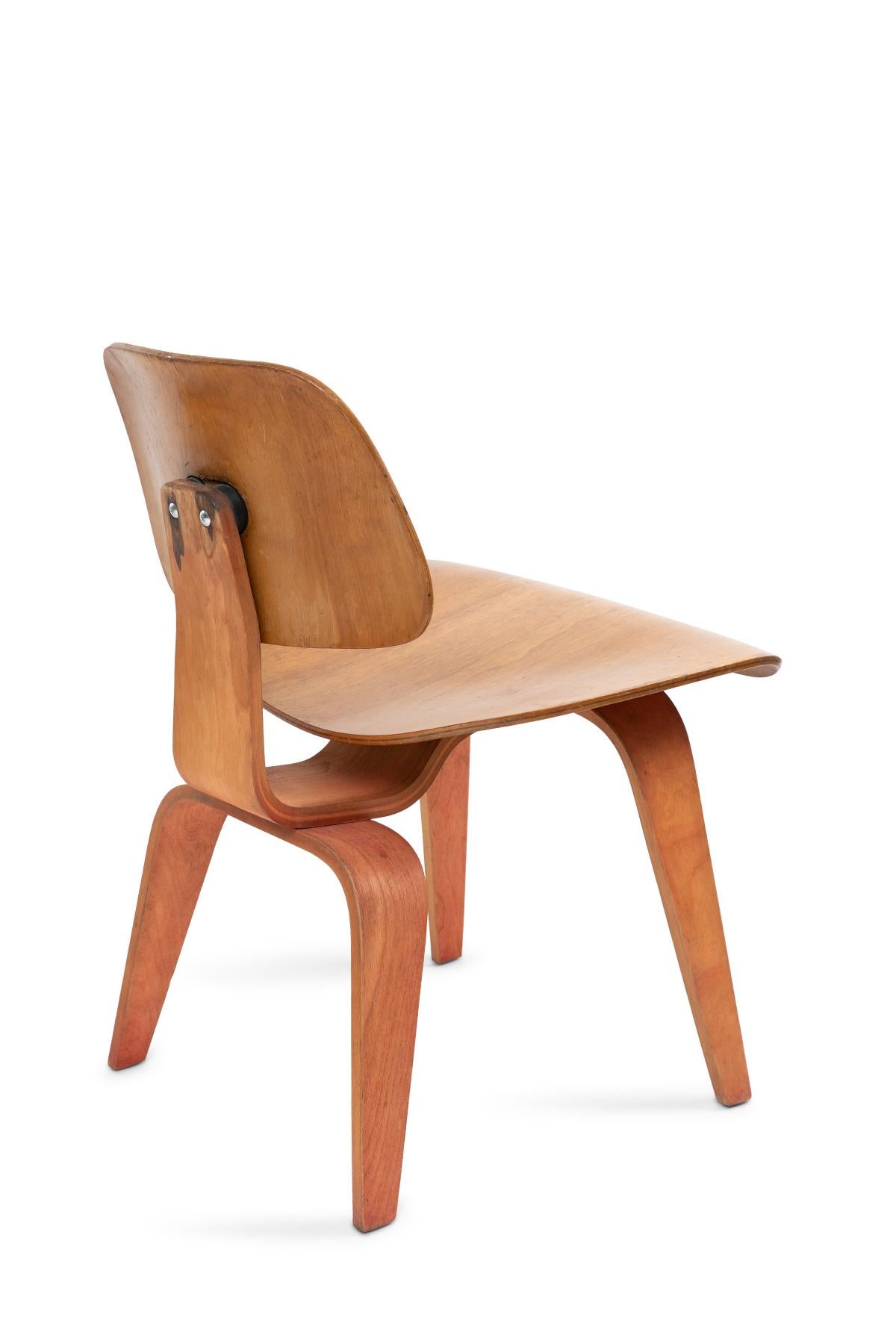 Mid-20th Century Charles & Ray Eames Rare Two-Tone DCW Chairs for Evans