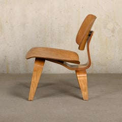 Charles & Ray Eames vintage LCW Lounge Chair in Ash Plywood for Herman Miller