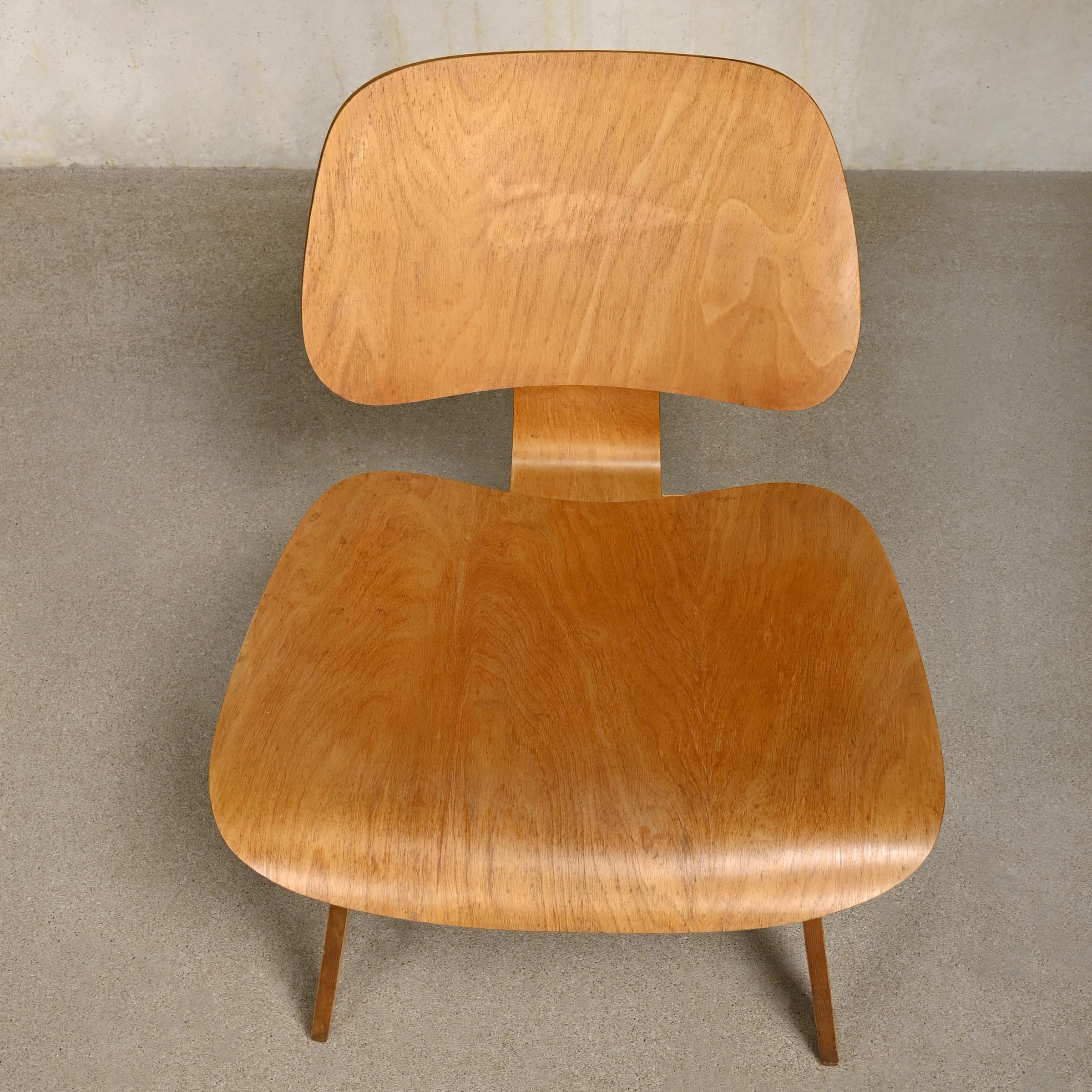 Charles & Ray Eames vintage LCW Lounge Chair in Ash Plywood for Herman Miller 1