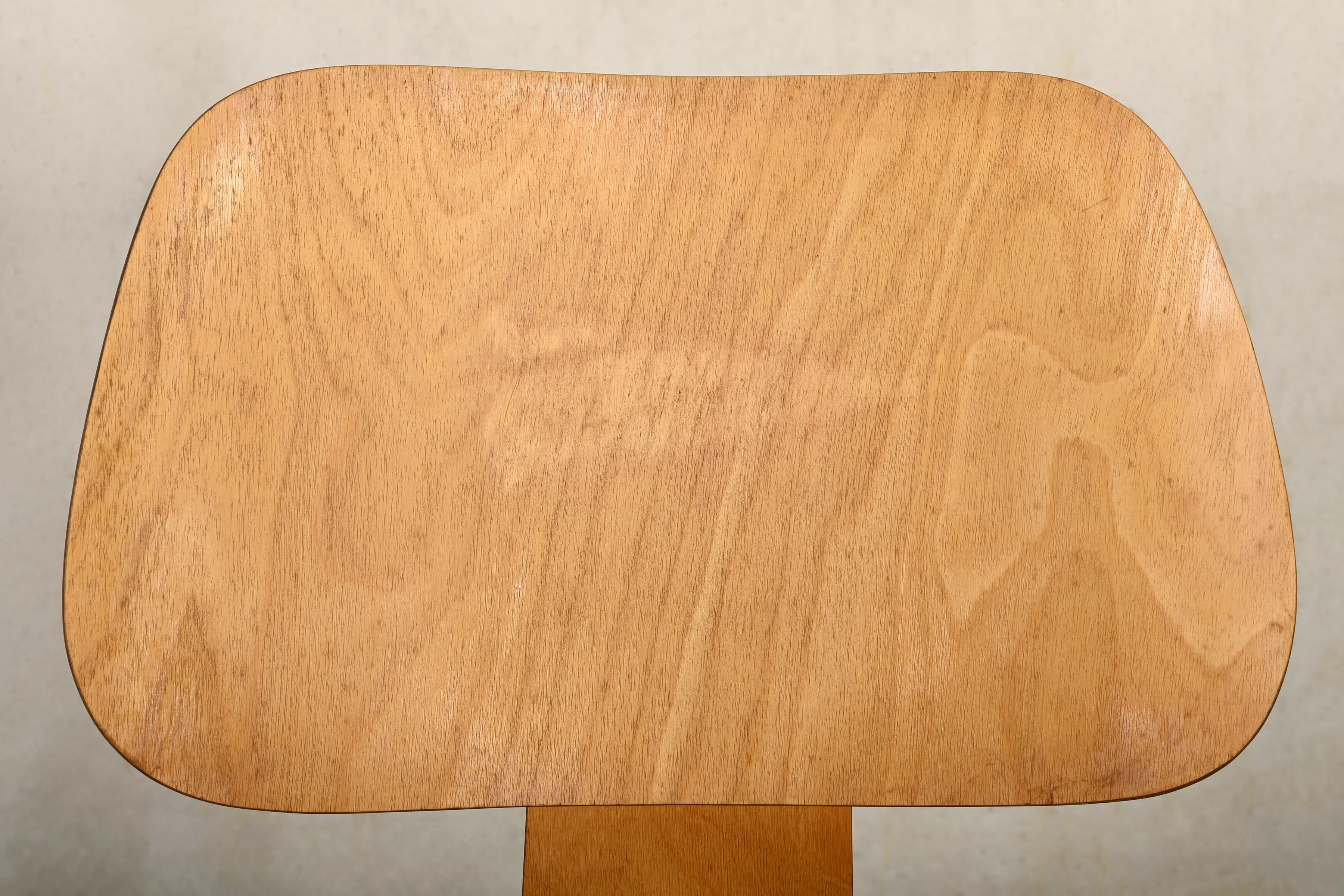 Charles & Ray Eames vintage LCW Lounge Chair in Ash Plywood for Herman Miller 2