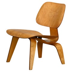 Charles & Ray Eames vintage LCW Lounge Chair in Ash Plywood for Herman Miller