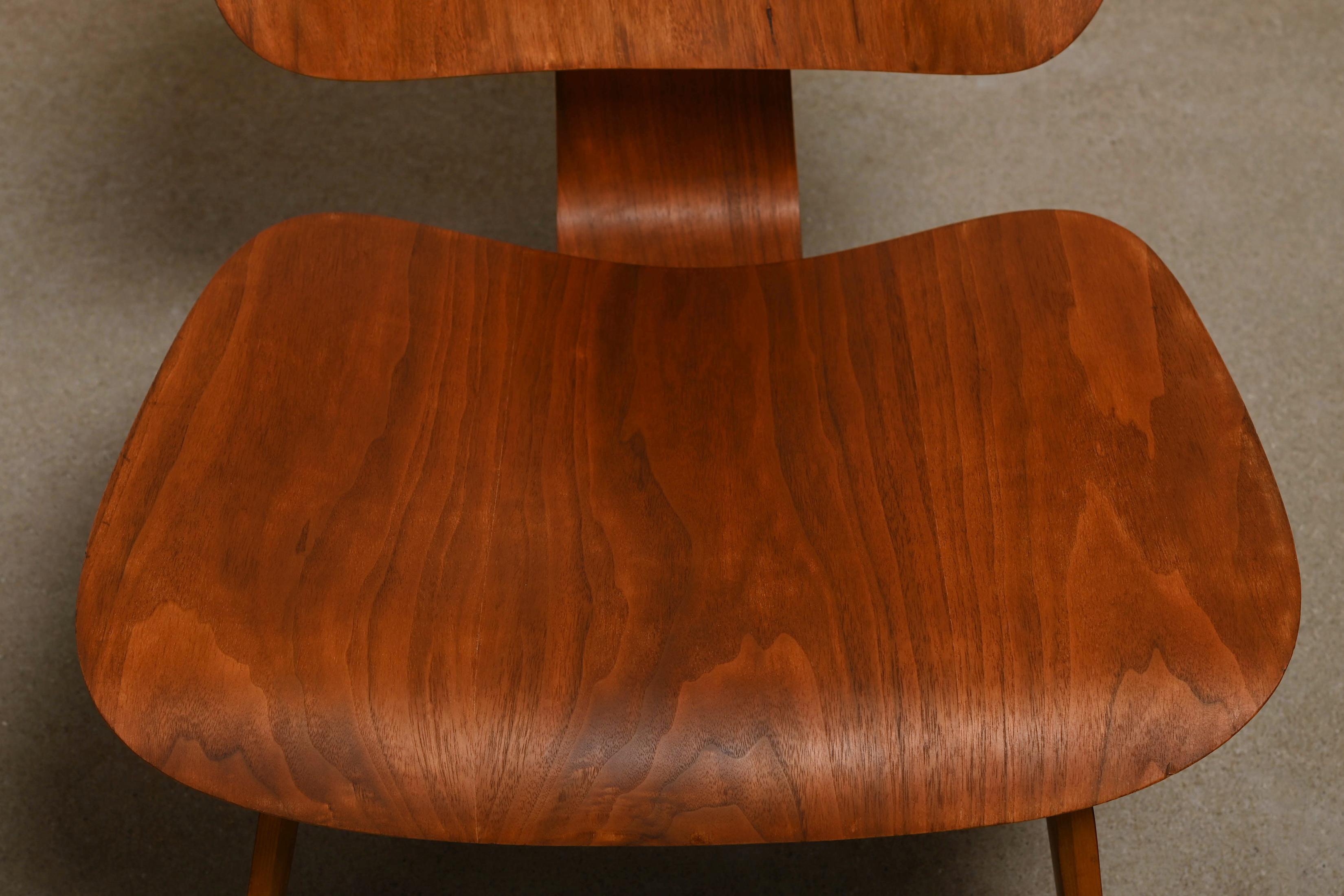Charles & Ray Eames Vintage LCW Lounge Chair in Walnut Plywood for Herman Miller 3